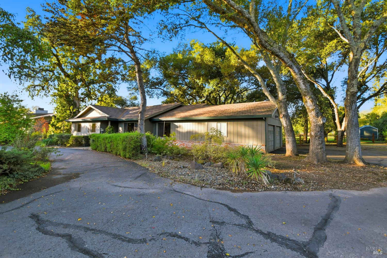 Glen Ellen, California, 95442, United States, 3 Bedrooms Bedrooms, ,3 BathroomsBathrooms,Residential,For Sale,1989437