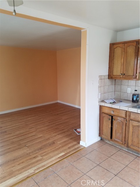 Los Angeles, California, 90047, United States, 8 Bedrooms Bedrooms, ,Residential,For Sale,1865127