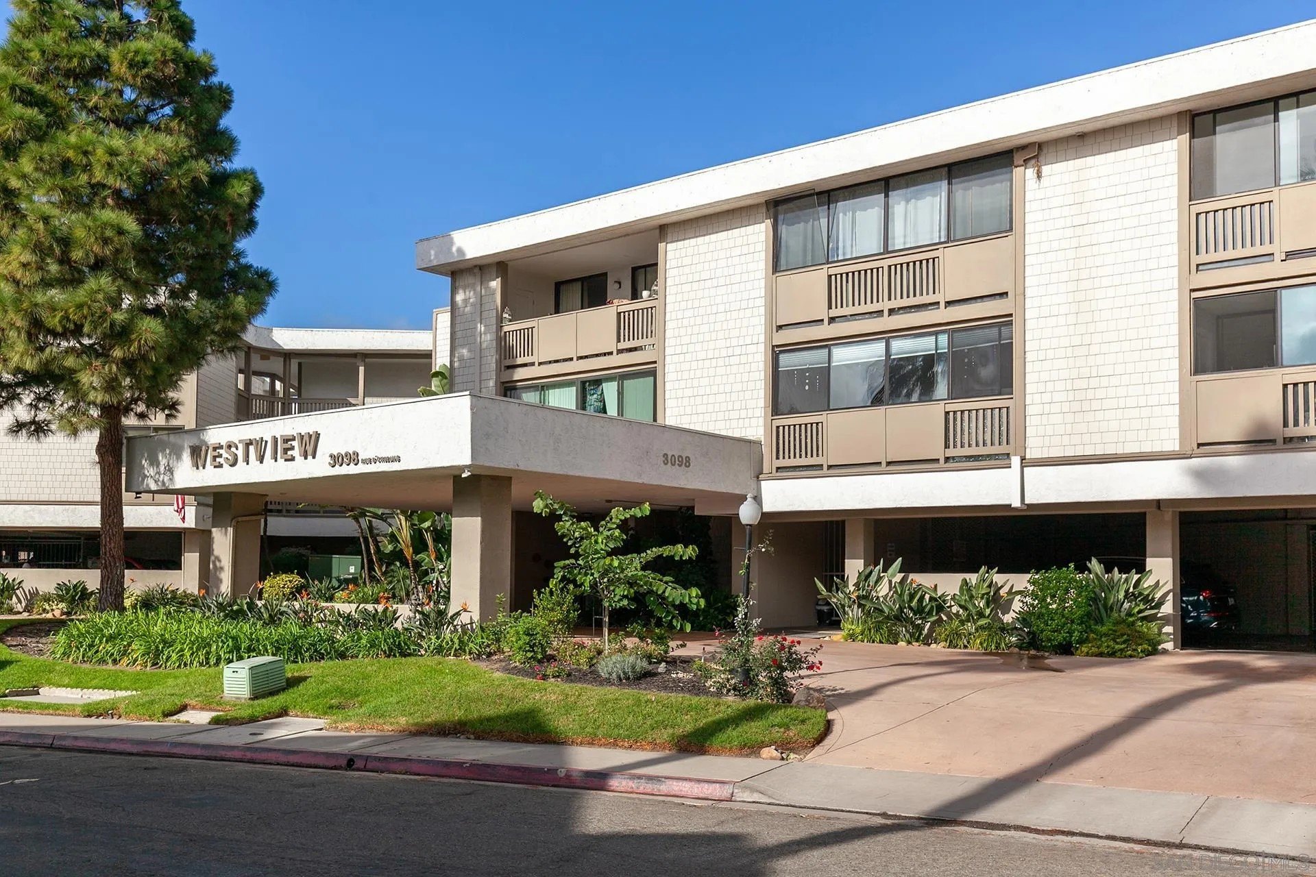 San Diego, California, 92110, United States, 1 Bedroom Bedrooms, ,1 BathroomBathrooms,Residential,For Sale,1970133