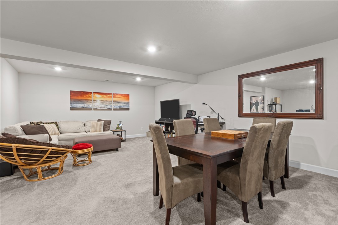 Robinson Twp, Pennsylvania, 15136, United States, 5 Bedrooms Bedrooms, ,4 BathroomsBathrooms,Residential,For Sale,1906122