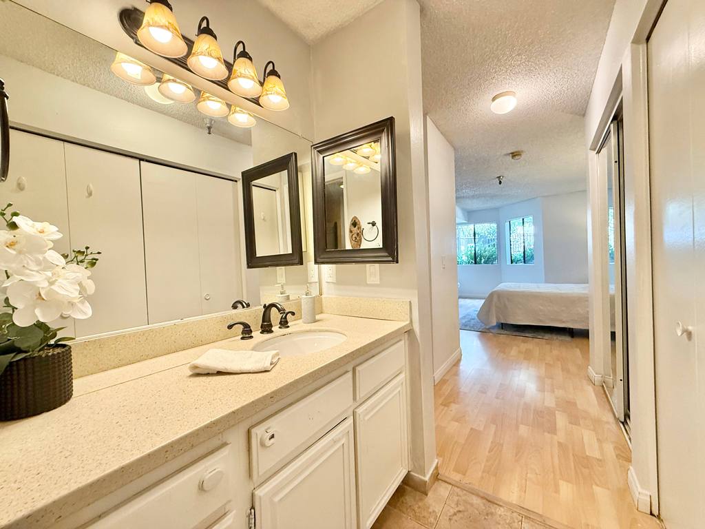 Long Beach, California, 90815, United States, 2 Bedrooms Bedrooms, ,2 BathroomsBathrooms,Residential,For Sale,1830564