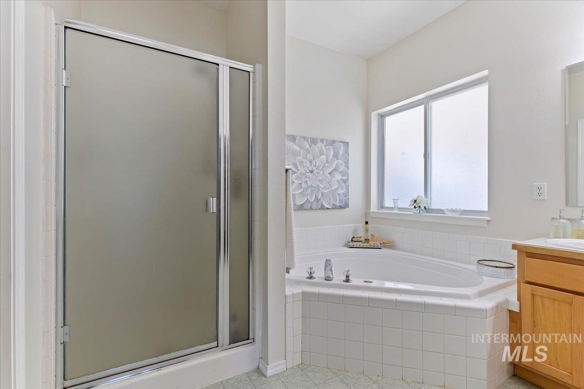 Nampa, Idaho, 83686-8635, United States, 4 Bedrooms Bedrooms, ,4 BathroomsBathrooms,Residential,For Sale,1907739