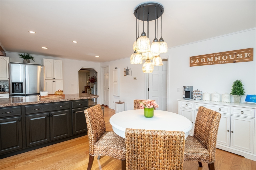 Middleton, Massachusetts, 01949, United States, 3 Bedrooms Bedrooms, ,1 BathroomBathrooms,Residential,For Sale,1982114