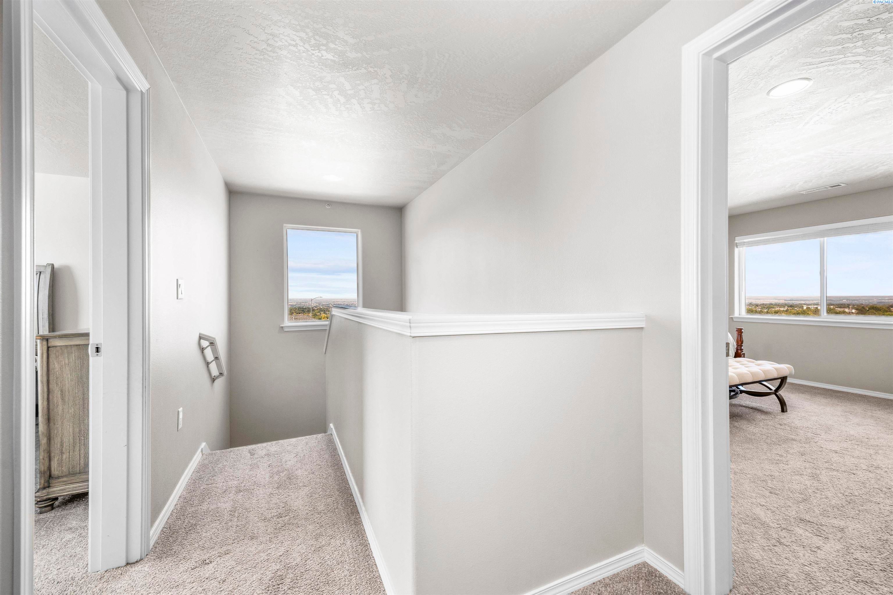 Kennewick, Washington, 99338, United States, 5 Bedrooms Bedrooms, ,3 BathroomsBathrooms,Residential,For Sale,1914232