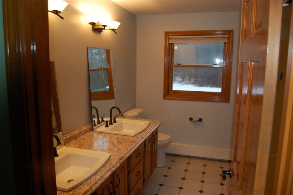 Spencer, Massachusetts, 01562, United States, 4 Bedrooms Bedrooms, ,3 BathroomsBathrooms,Residential,For Sale,1861461