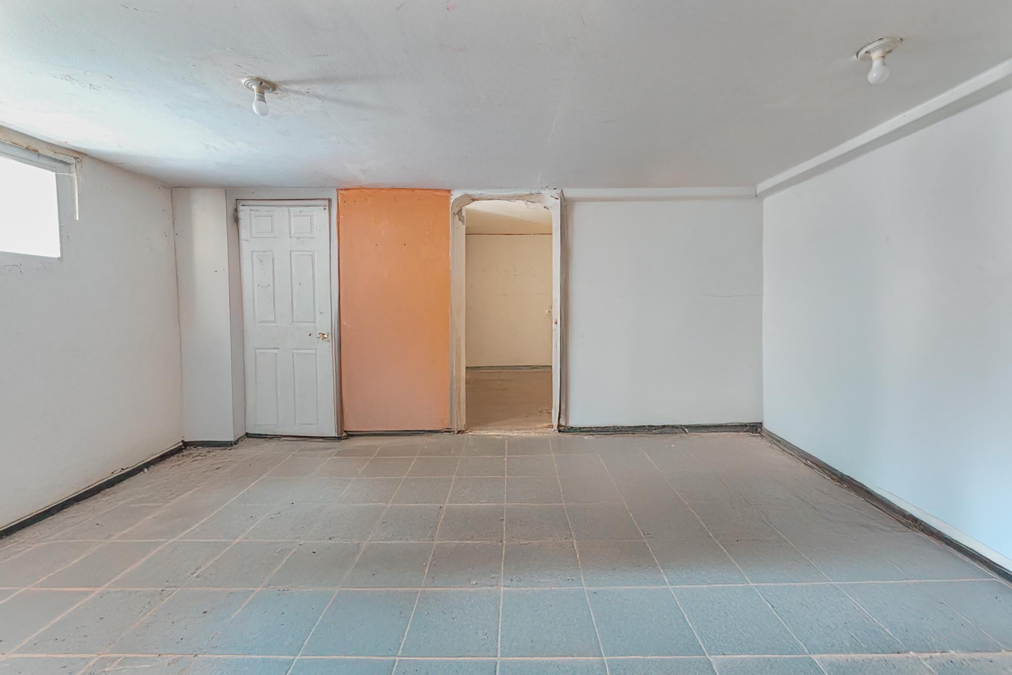 Astoria, New York, 11102, United States, 5 Bedrooms Bedrooms, ,2 BathroomsBathrooms,Residential,For Sale,1895172