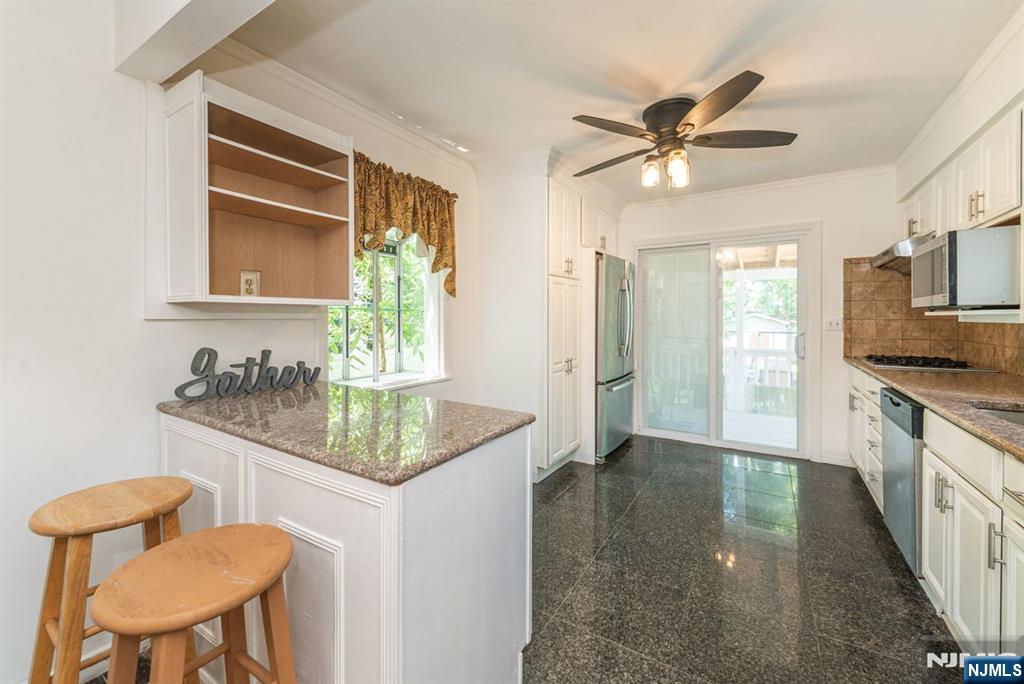 Pompton Lakes, New Jersey, 07442, United States, 3 Bedrooms Bedrooms, ,3 BathroomsBathrooms,Residential,For Sale,1875225