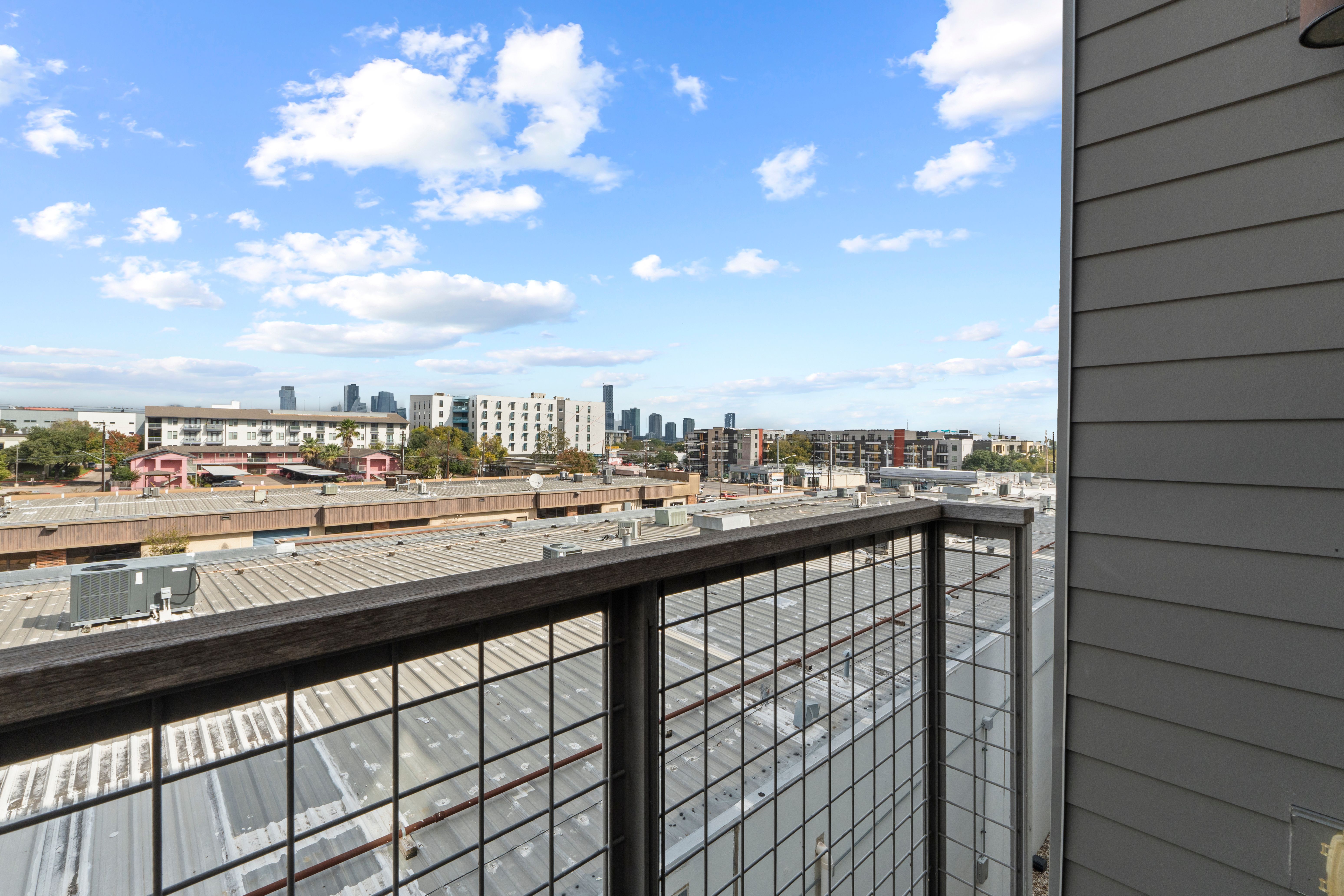  Prime Location with Skyline View - 物件實景