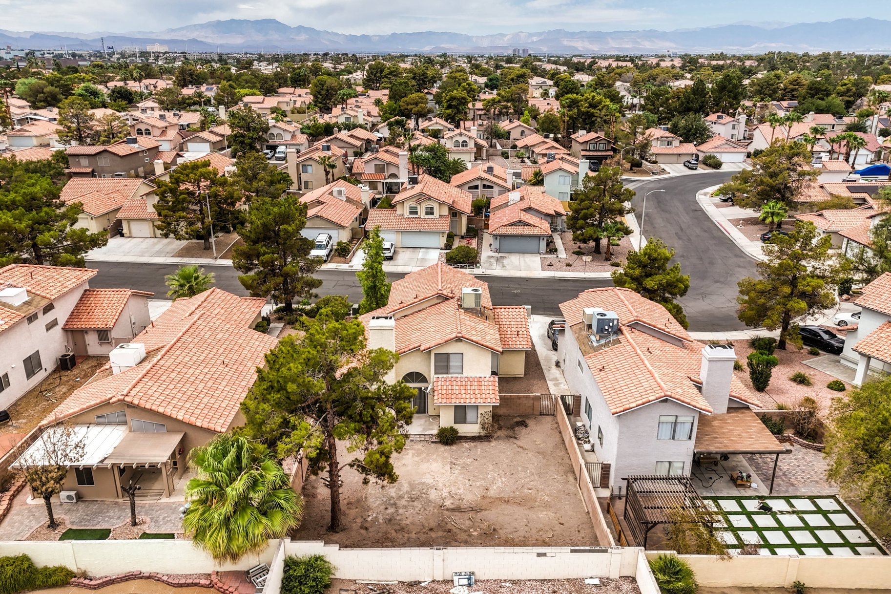  Fresh, Spacious & Move-In Ready — Green Valley Home on an Oversized Lot - 物件實景
