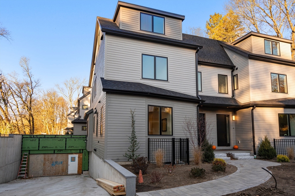 Newton, Massachusetts, 02461, United States, 5 Bedrooms Bedrooms, ,5 BathroomsBathrooms,Residential,For Sale,1995972