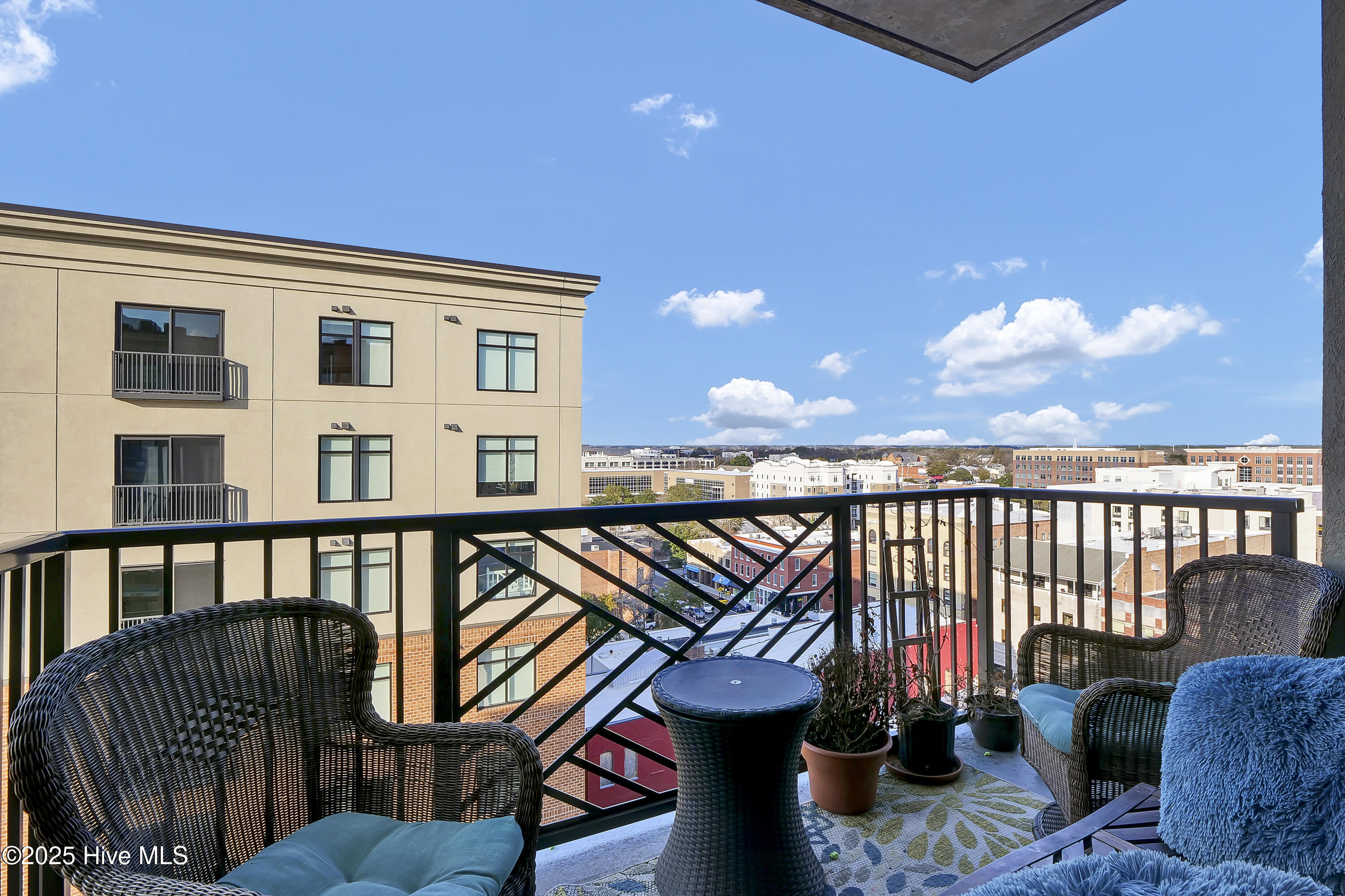 Wilmington, North Carolina, 28401, United States, 1 Bedroom Bedrooms, ,2 BathroomsBathrooms,Residential,For Sale,1705504