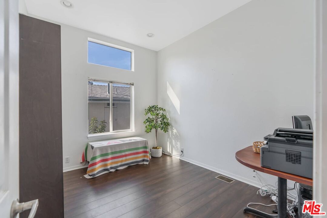 Calabasas, California, 91302, United States, 3 Bedrooms Bedrooms, ,2 BathroomsBathrooms,Residential,For Sale,2002954