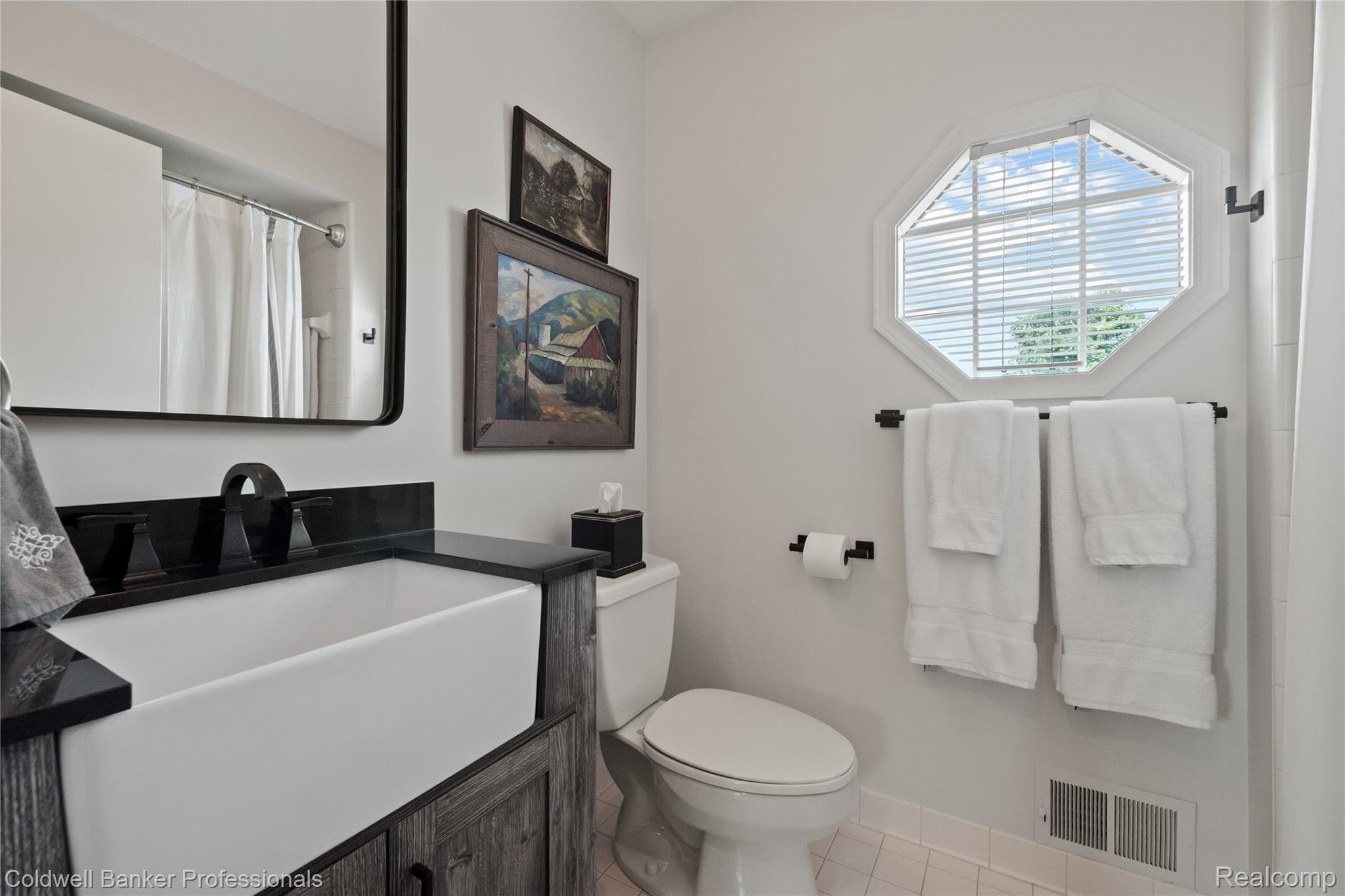 BloomfieldHills, Michigan, 48304, United States, 2 Bedrooms Bedrooms, ,4 BathroomsBathrooms,Residential,For Sale,1896256