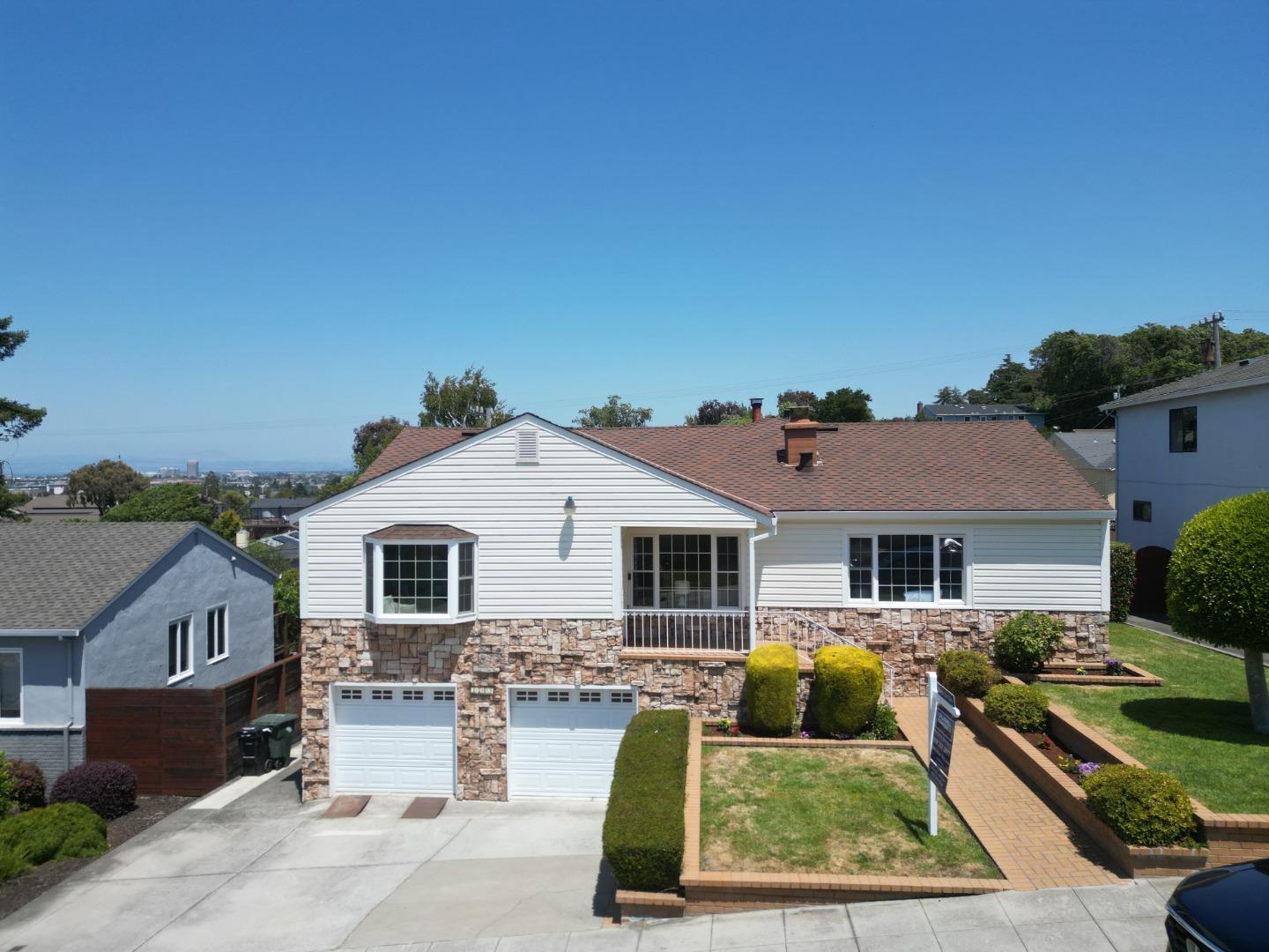 San Mateo, California, 94403, United States, 4 Bedrooms Bedrooms, ,3 BathroomsBathrooms,Residential,For Sale,1848740