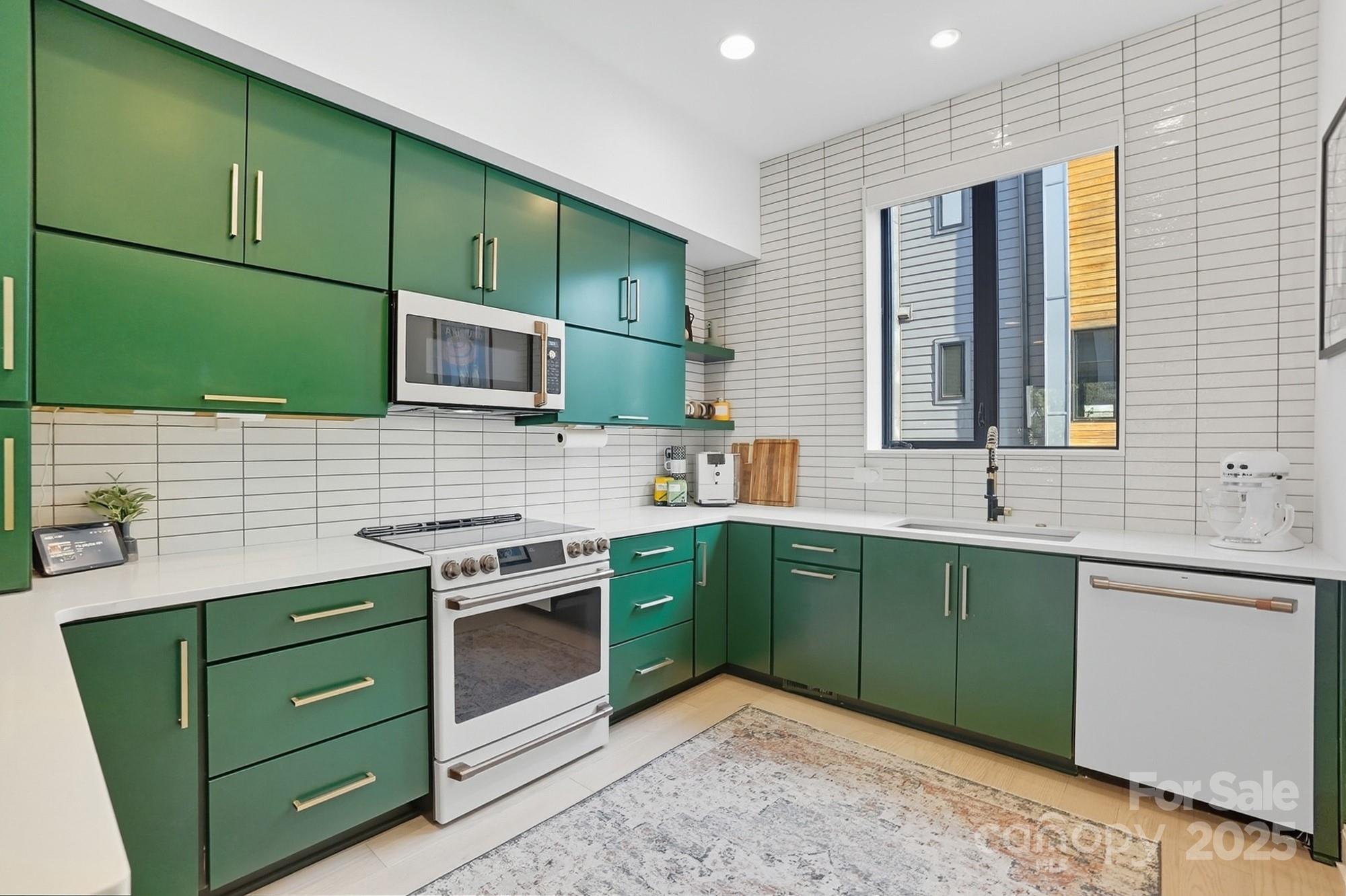 Charlotte, North Carolina, 28205, United States, 2 Bedrooms Bedrooms, ,3 BathroomsBathrooms,Residential,For Sale,1956240