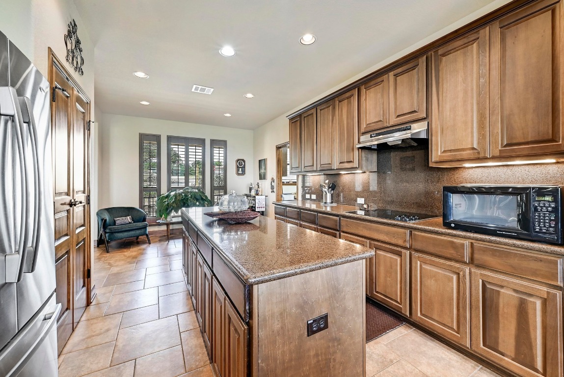 Lago Vista, Texas, 78645, United States, 3 Bedrooms Bedrooms, ,4 BathroomsBathrooms,Residential,For Sale,1828284