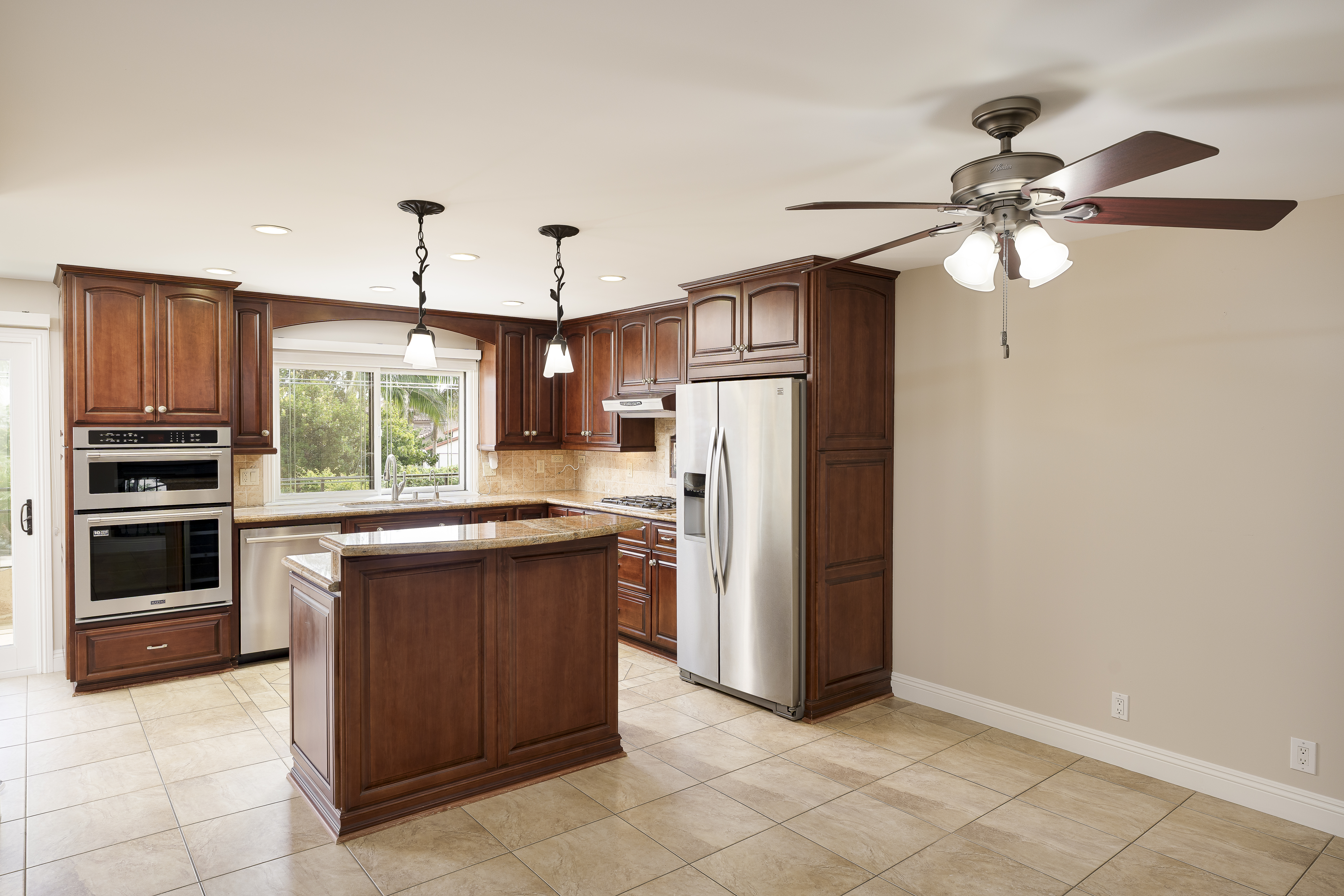  16475 Tropez Lane, Huntington Beach, CA 92649 - 物件實景