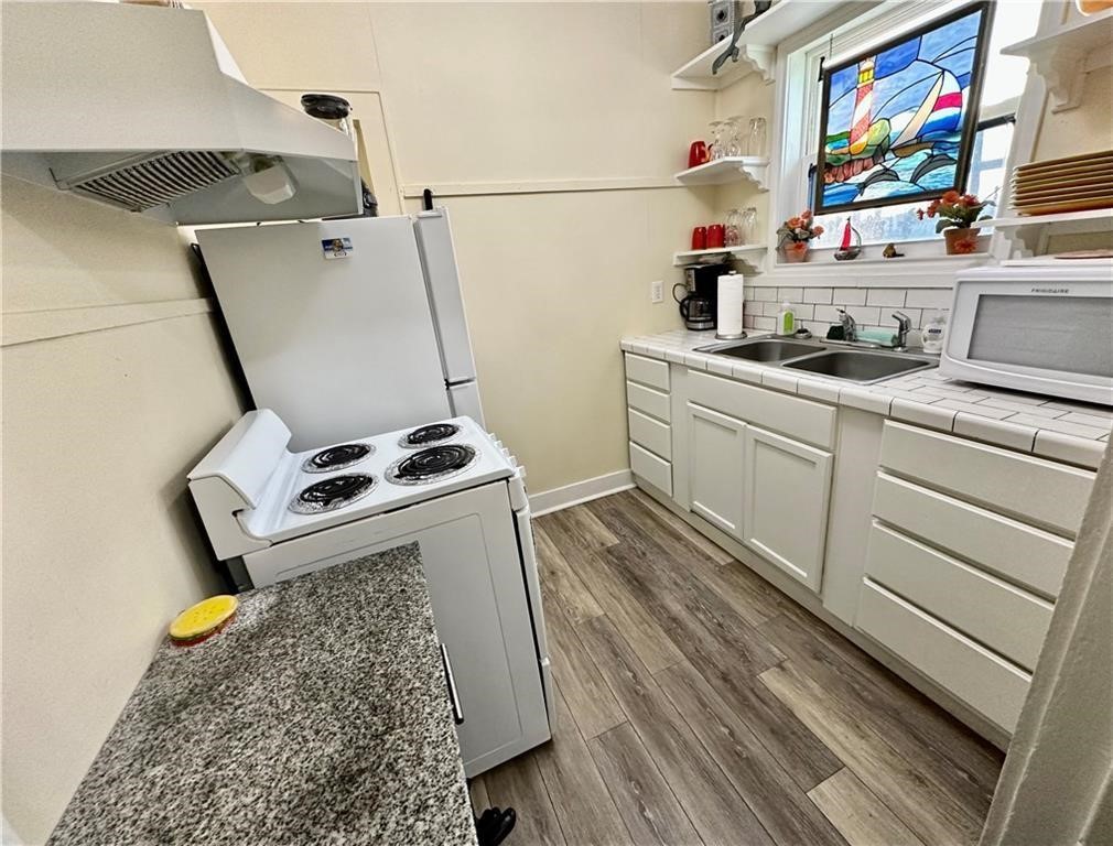 Corpus Christi, Texas, 78402, United States, 4 Bedrooms Bedrooms, ,3 BathroomsBathrooms,Residential,For Sale,1934192