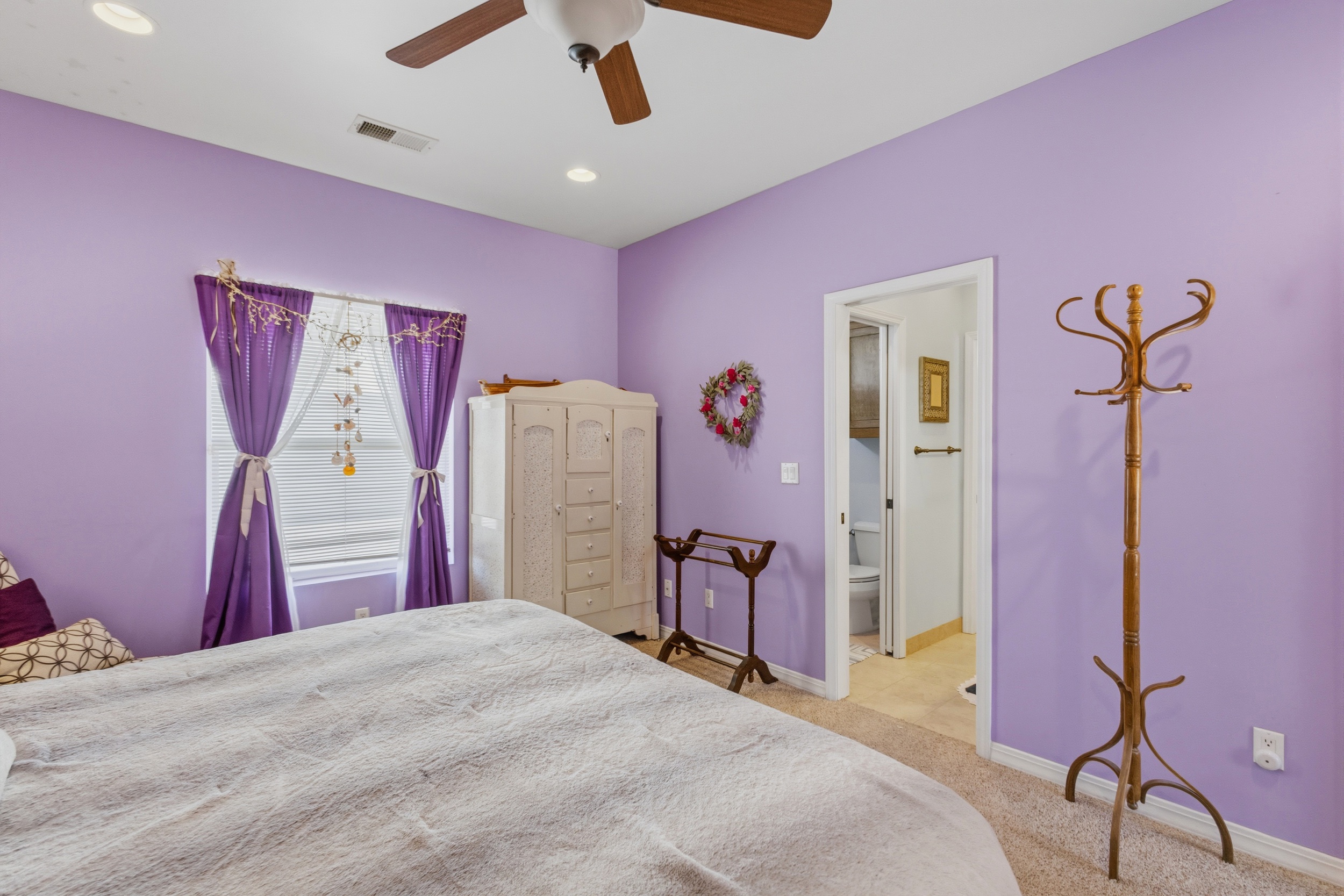 Los Lunas, New Mexico, 87031, United States, 5 Bedrooms Bedrooms, ,5 BathroomsBathrooms,Residential,For Sale,2048423