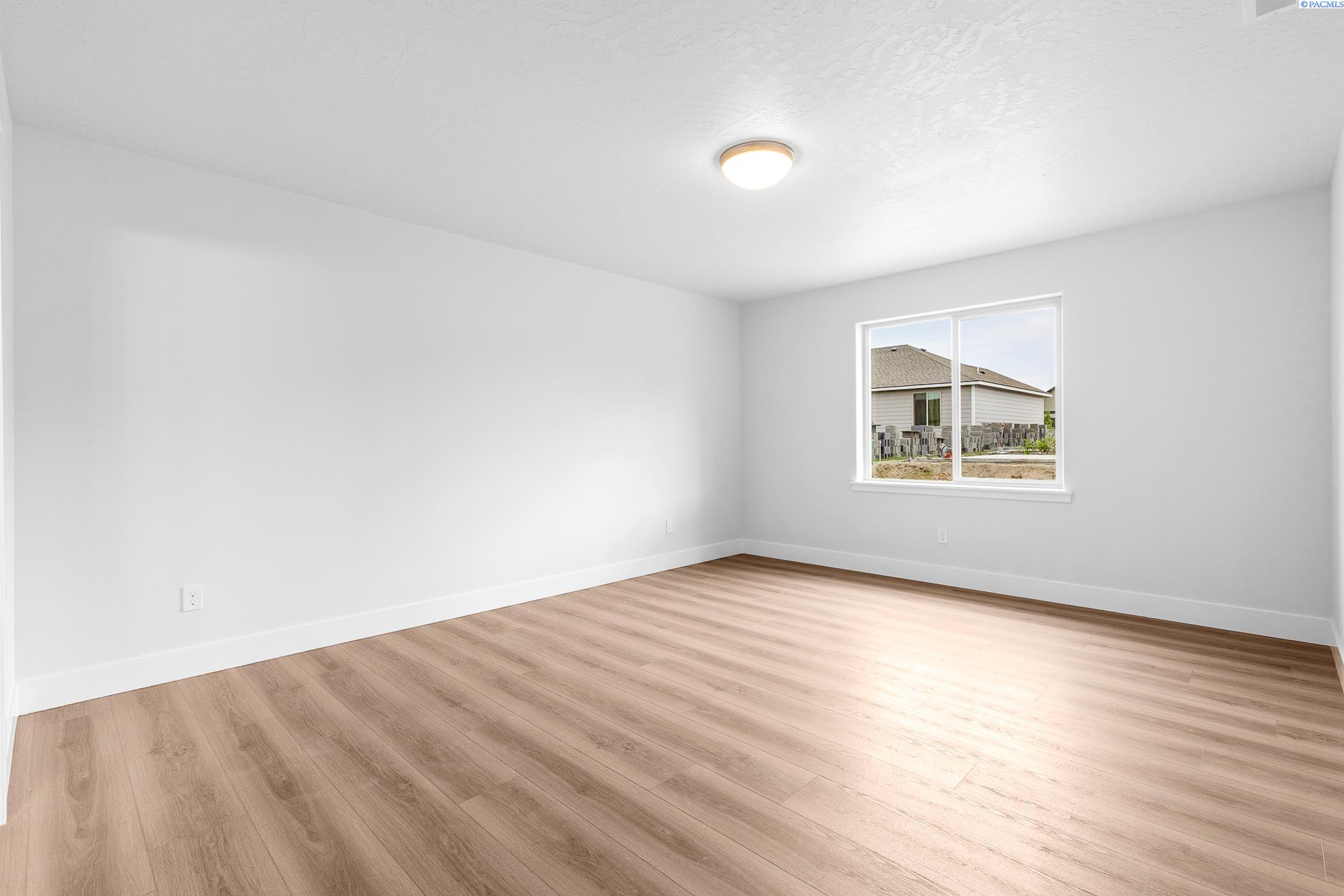 Pasco, Washington, 99301, United States, 4 Bedrooms Bedrooms, ,2 BathroomsBathrooms,Residential,For Sale,1892820