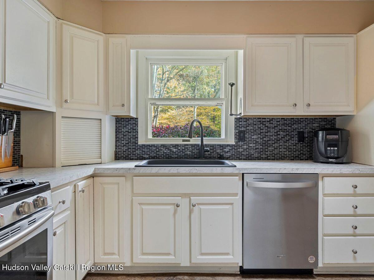 Gardiner, New York, 12525, United States, 3 Bedrooms Bedrooms, ,2 BathroomsBathrooms,Residential,For Sale,1968817