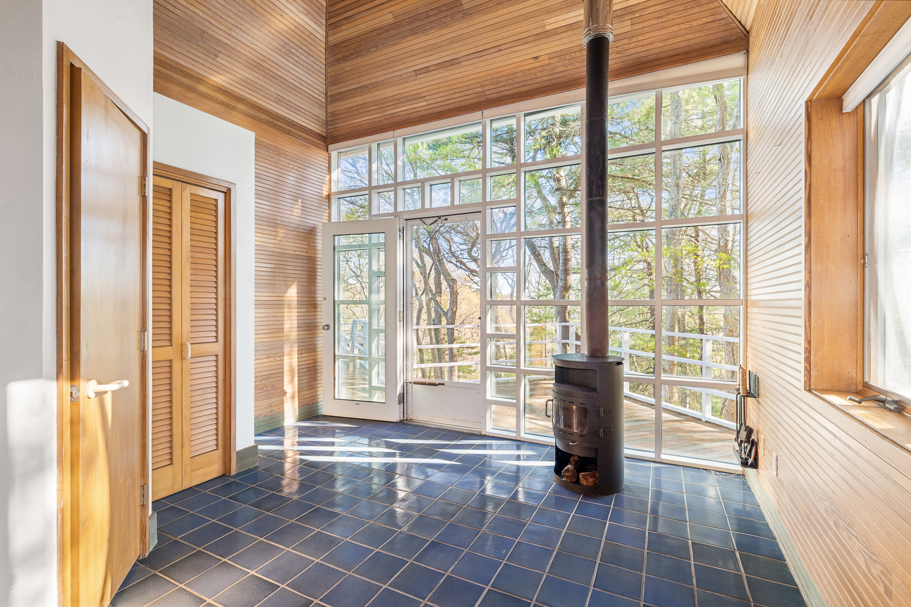  Treetop Modernism with Slocum River Views - 物件實景