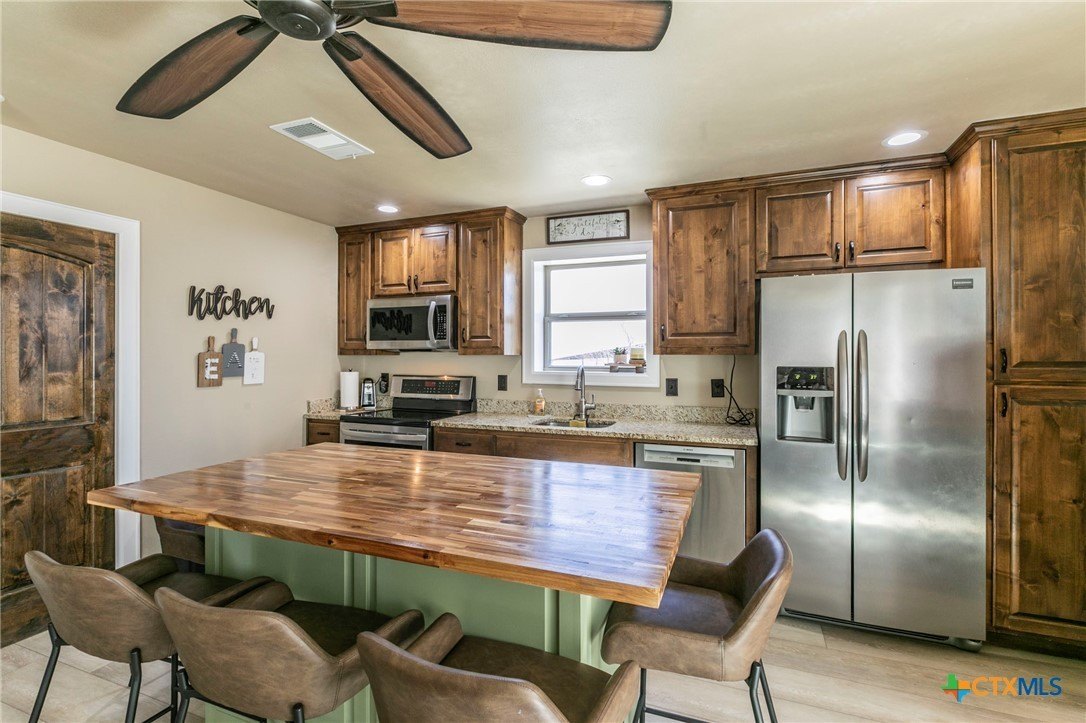 Granger, Texas, 76530, United States, 3 Bedrooms Bedrooms, ,2 BathroomsBathrooms,Residential,For Sale,1923229
