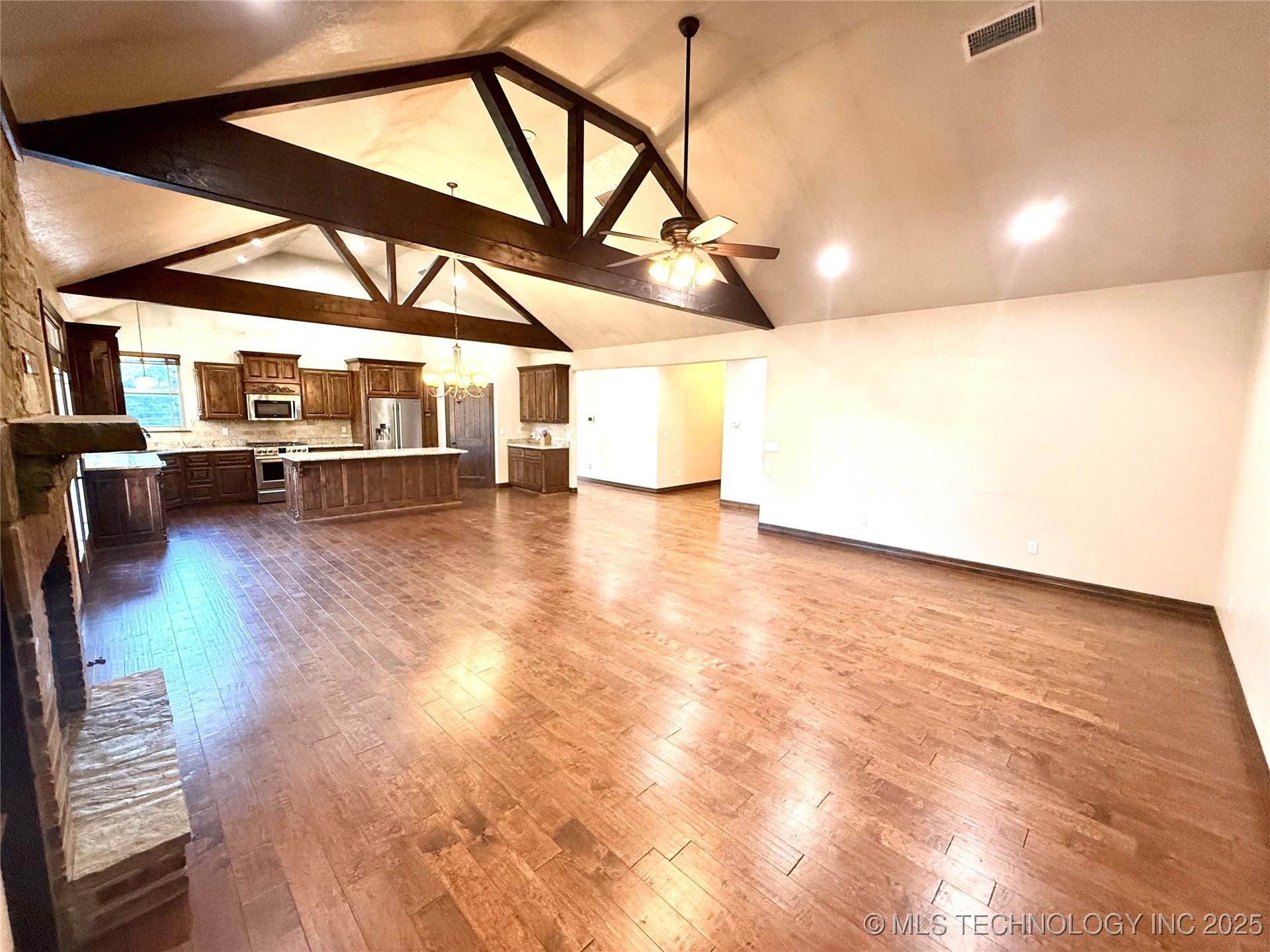 Checotah, Oklahoma, 74426, United States, 4 Bedrooms Bedrooms, ,4 BathroomsBathrooms,Residential,For Sale,1980942