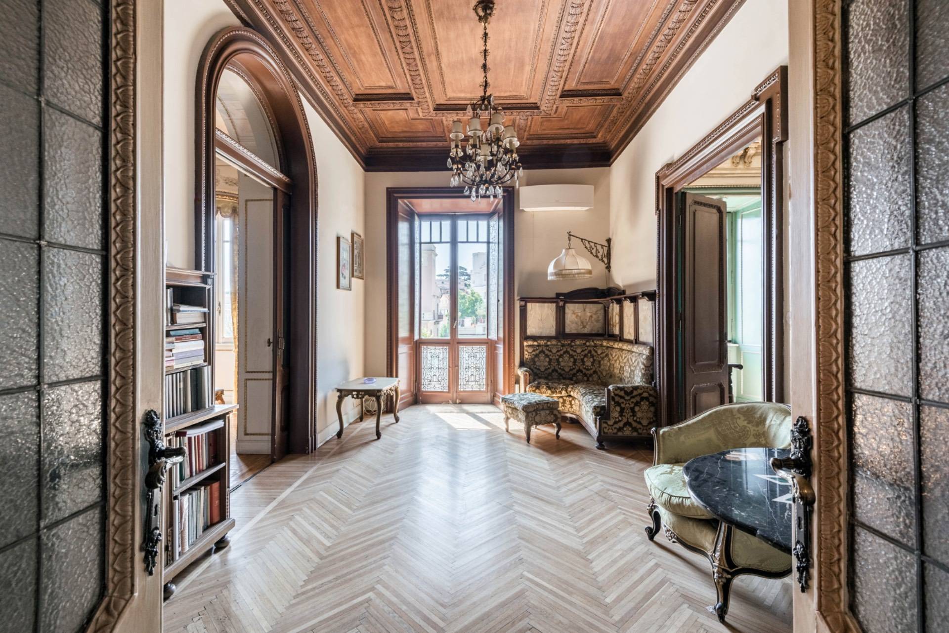 Roma, Roma, 00100, IT, 4 Bedrooms Bedrooms, ,2 BathroomsBathrooms,Residential,For Sale,1987482