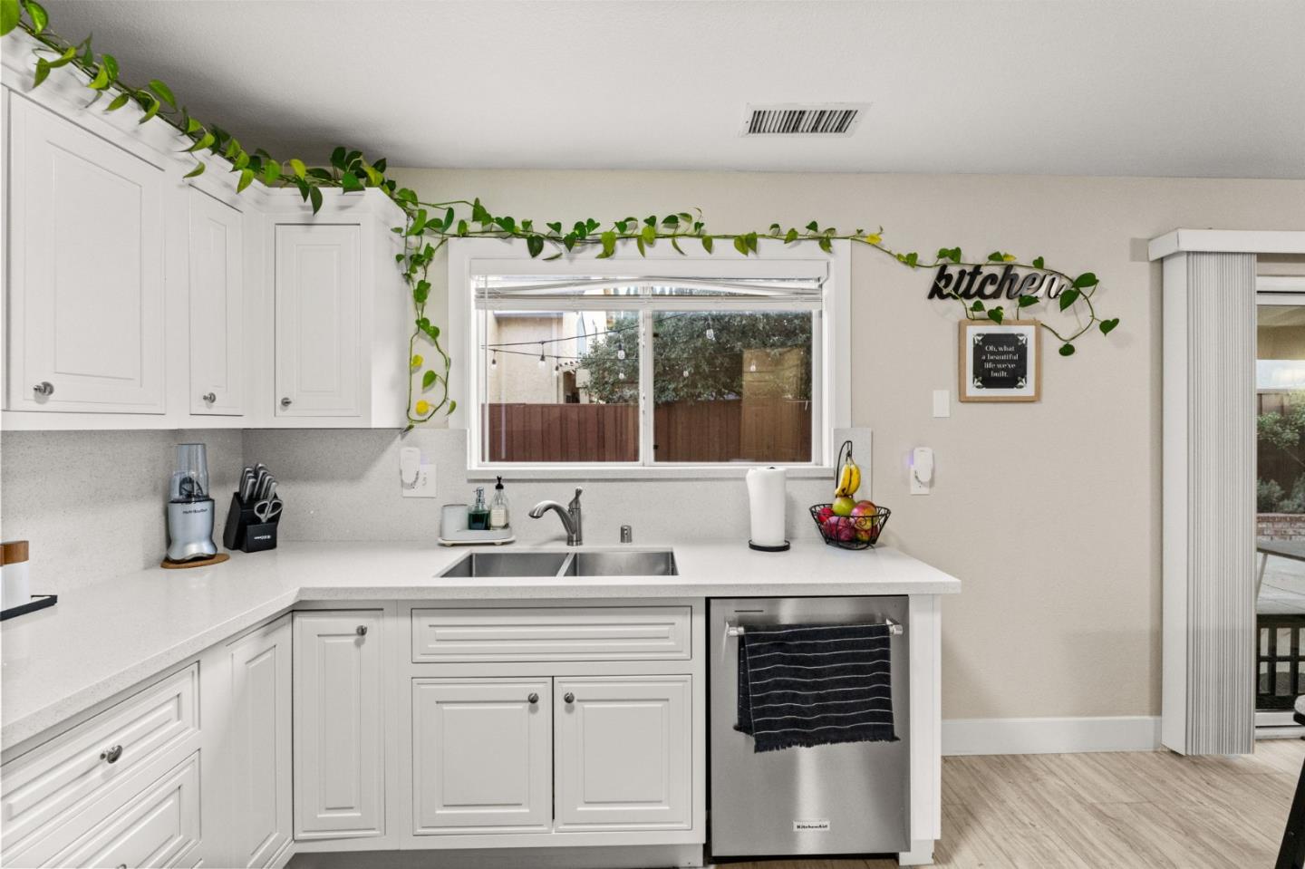 Gilroy, California, 95020, United States, 4 Bedrooms Bedrooms, ,3 BathroomsBathrooms,Residential,For Sale,1986301