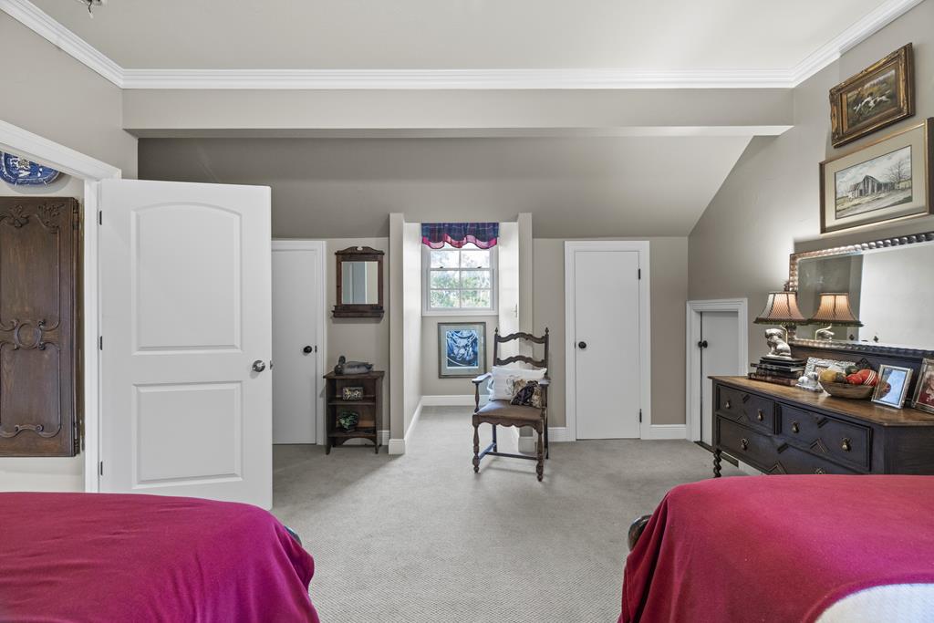 Kerrville, Texas, 78028, United States, 6 Bedrooms Bedrooms, ,6 BathroomsBathrooms,Residential,For Sale,1980458