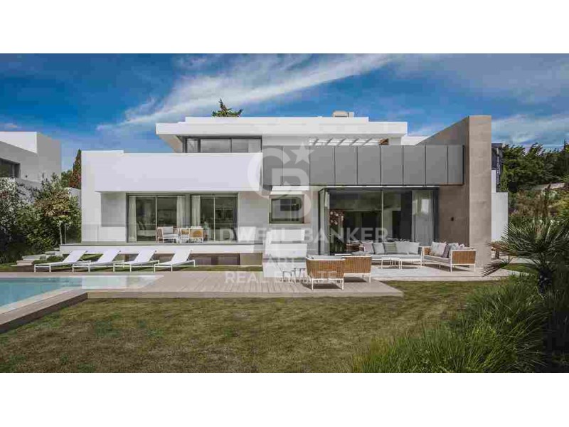 Estepona, Andalusia, ES, 5 Bedrooms Bedrooms, ,5 BathroomsBathrooms,Residential,For Sale,1796755