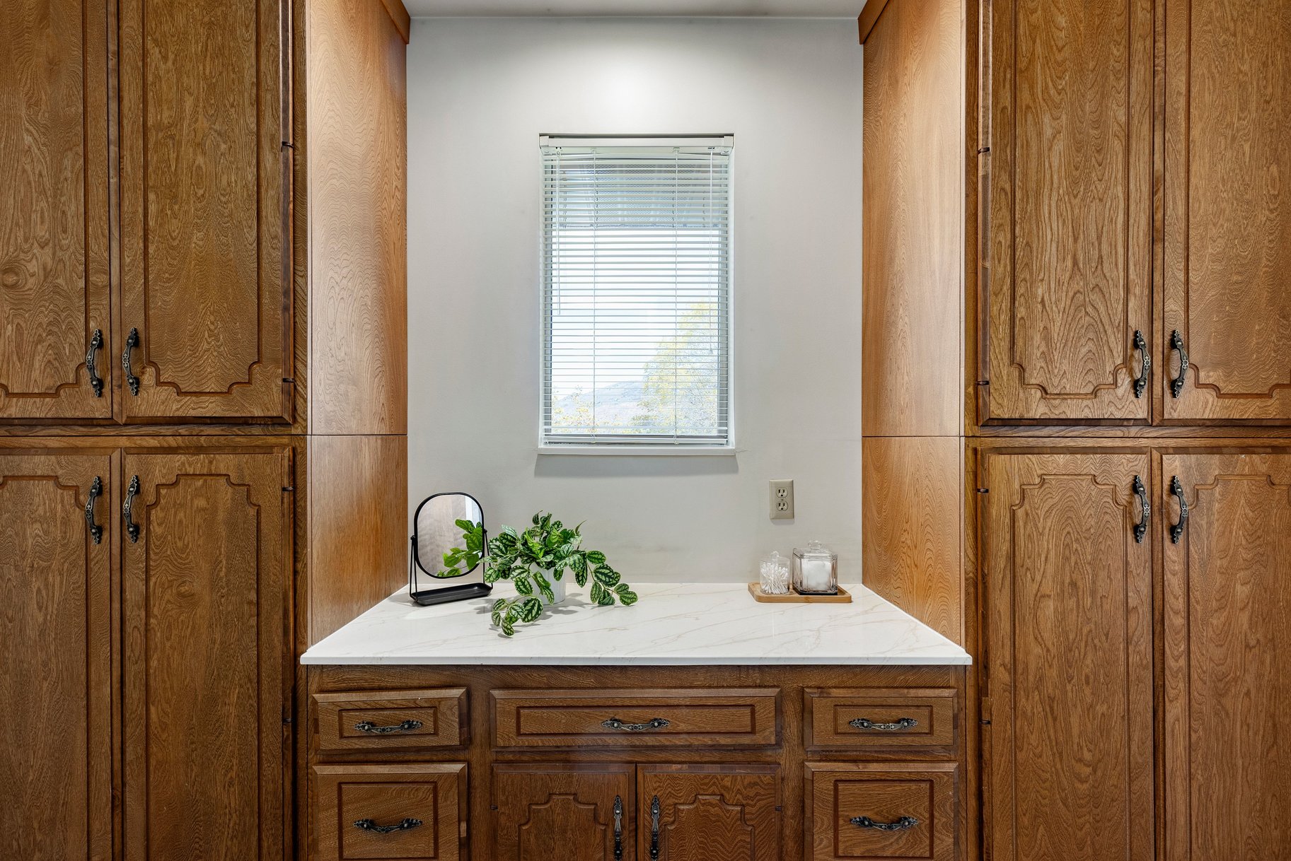  Solid Olympus Cove 2 Story With Mountain and Valley Views - 物件實景