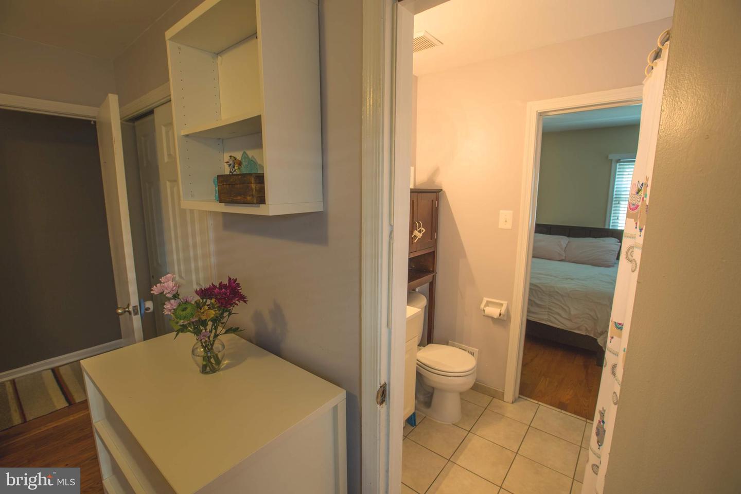 Alexandria, Virginia, 22305, United States, 2 Bedrooms Bedrooms, ,1 BathroomBathrooms,Residential,For Sale,1927312