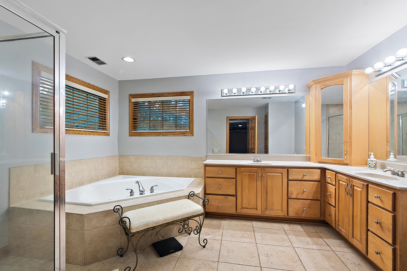 New Lenox, Illinois, 60451, United States, 4 Bedrooms Bedrooms, ,3 BathroomsBathrooms,Residential,For Sale,1974634