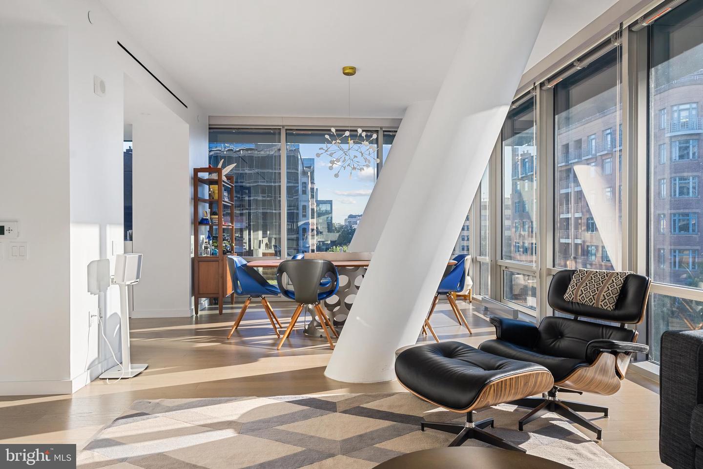 Washington, District of Columbia, 20037, United States, 3 Bedrooms Bedrooms, ,3 BathroomsBathrooms,Residential,For Sale,1961771