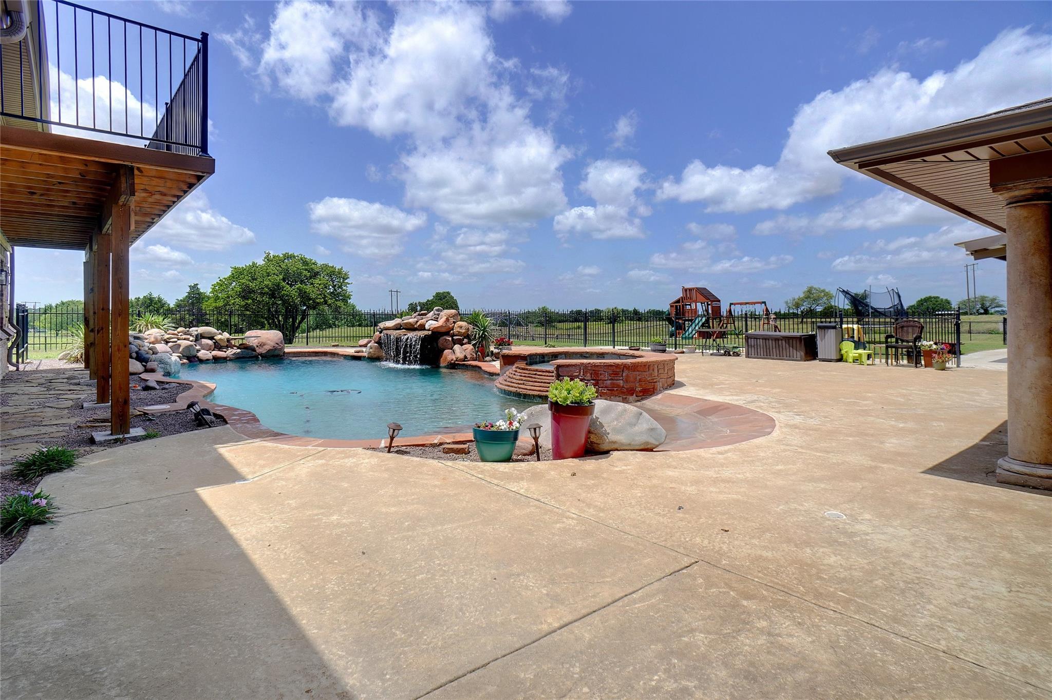 Decatur, Texas, 76234, United States, 7 Bedrooms Bedrooms, ,6 BathroomsBathrooms,Residential,For Sale,1976001