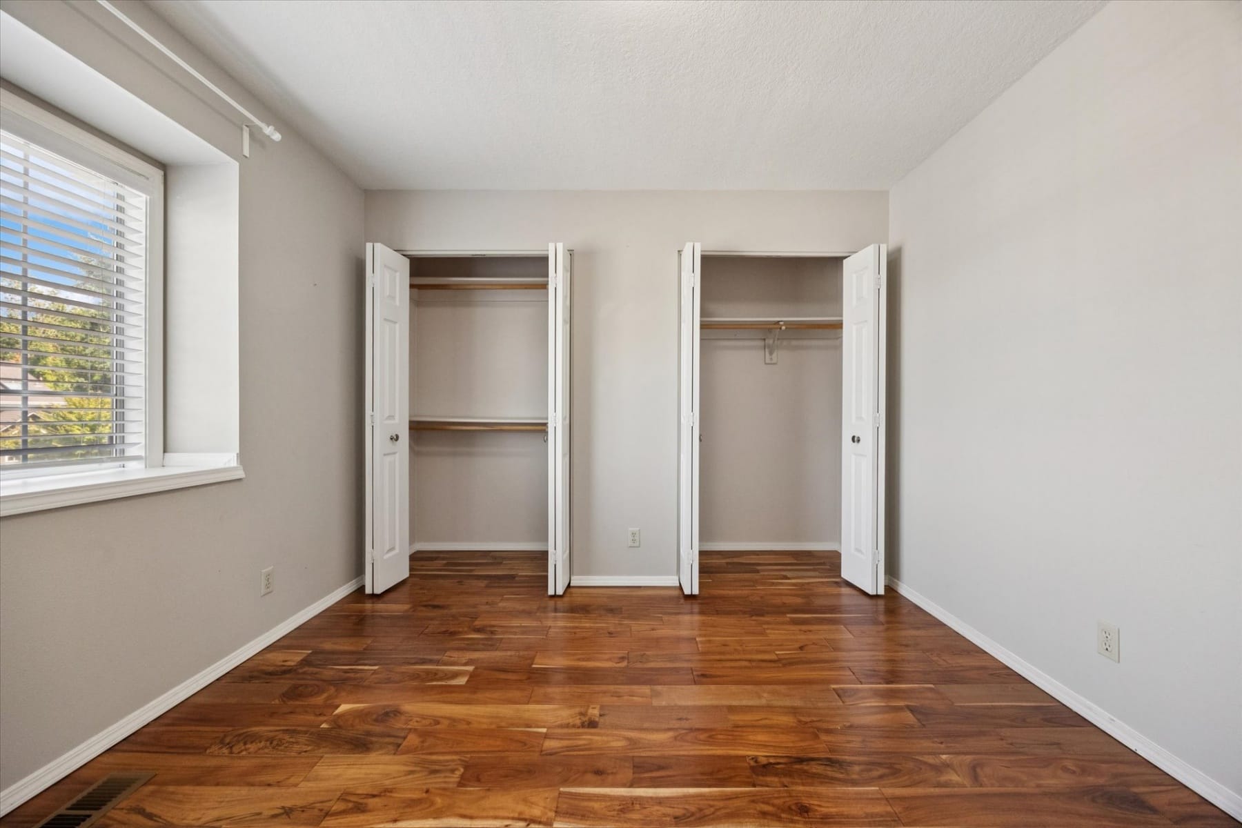  11445 SW WOODLEE HEIGHTS CT Portland, OR 97219 - 物件實景
