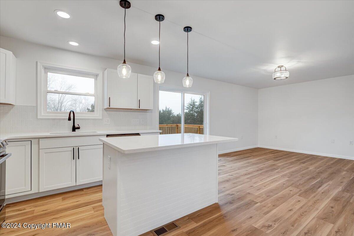 Stroudsburg, Pennsylvania, 18360, United States, 4 Bedrooms Bedrooms, ,3 BathroomsBathrooms,Residential,For Sale,1858259