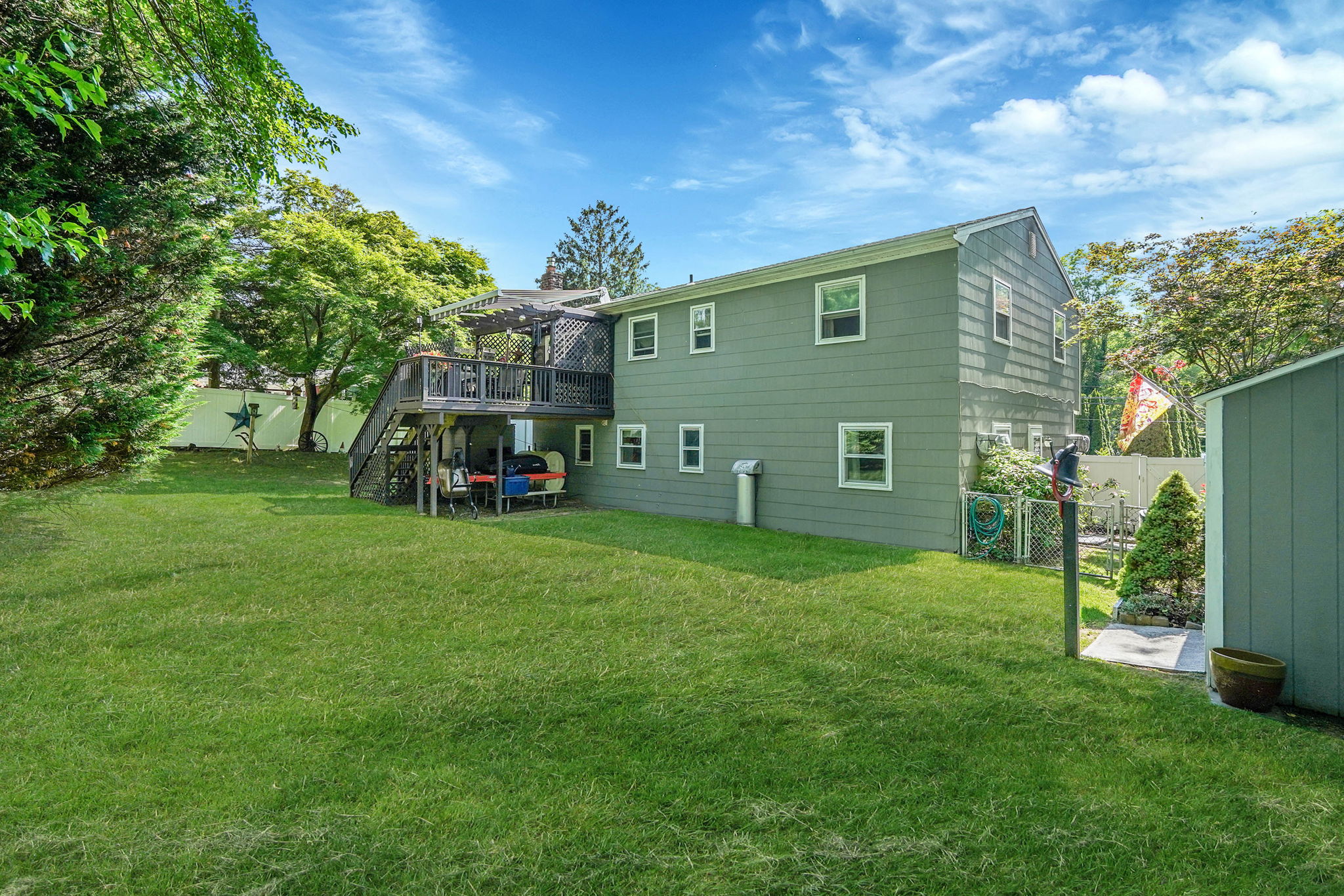Wading River, New York, 11792, United States, 5 Bedrooms Bedrooms, ,2 BathroomsBathrooms,Residential,For Sale,1943116
