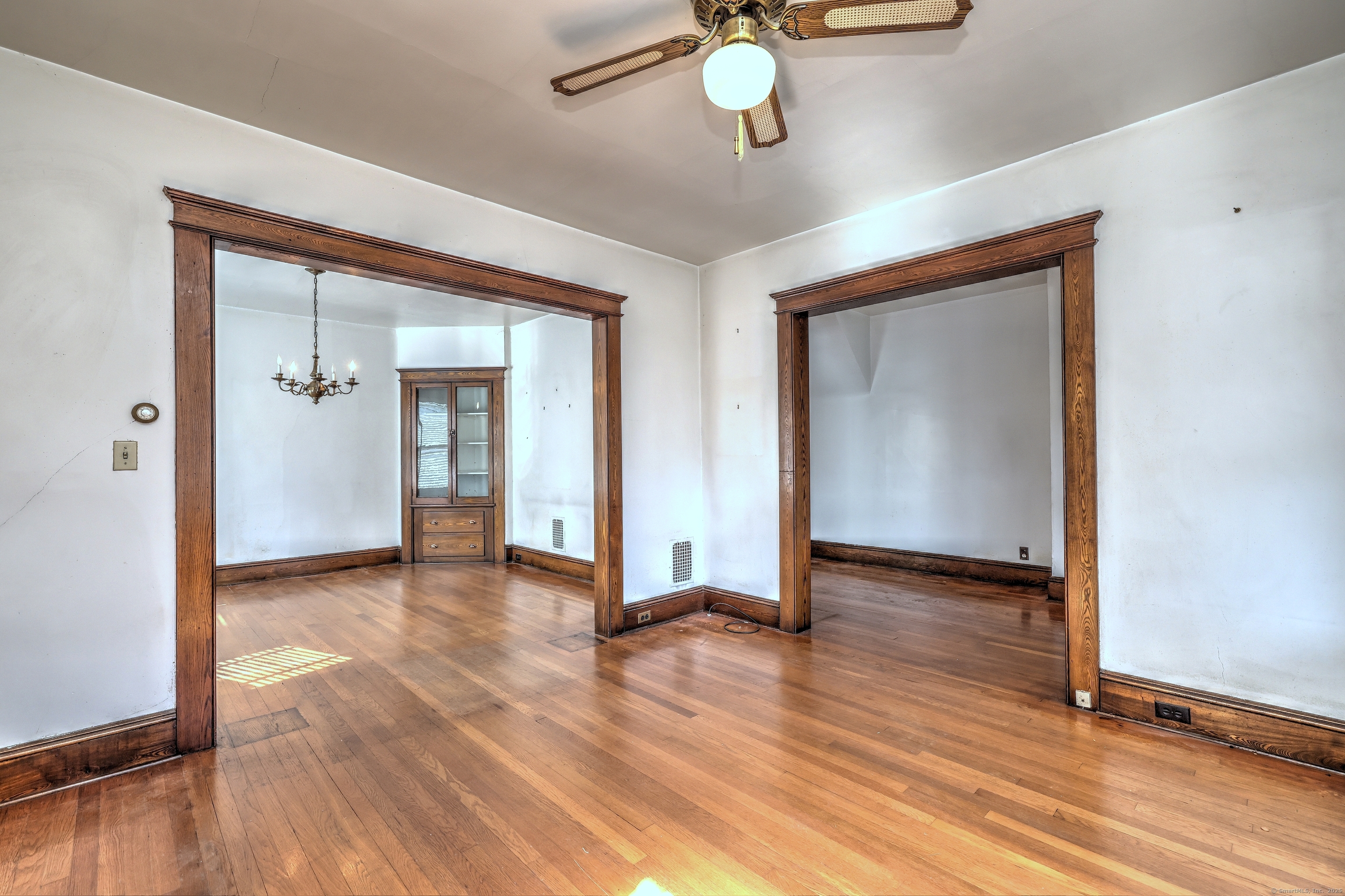 Bridgeport, Connecticut, 06604, United States, 6 Bedrooms Bedrooms, ,2 BathroomsBathrooms,Residential,For Sale,1941003