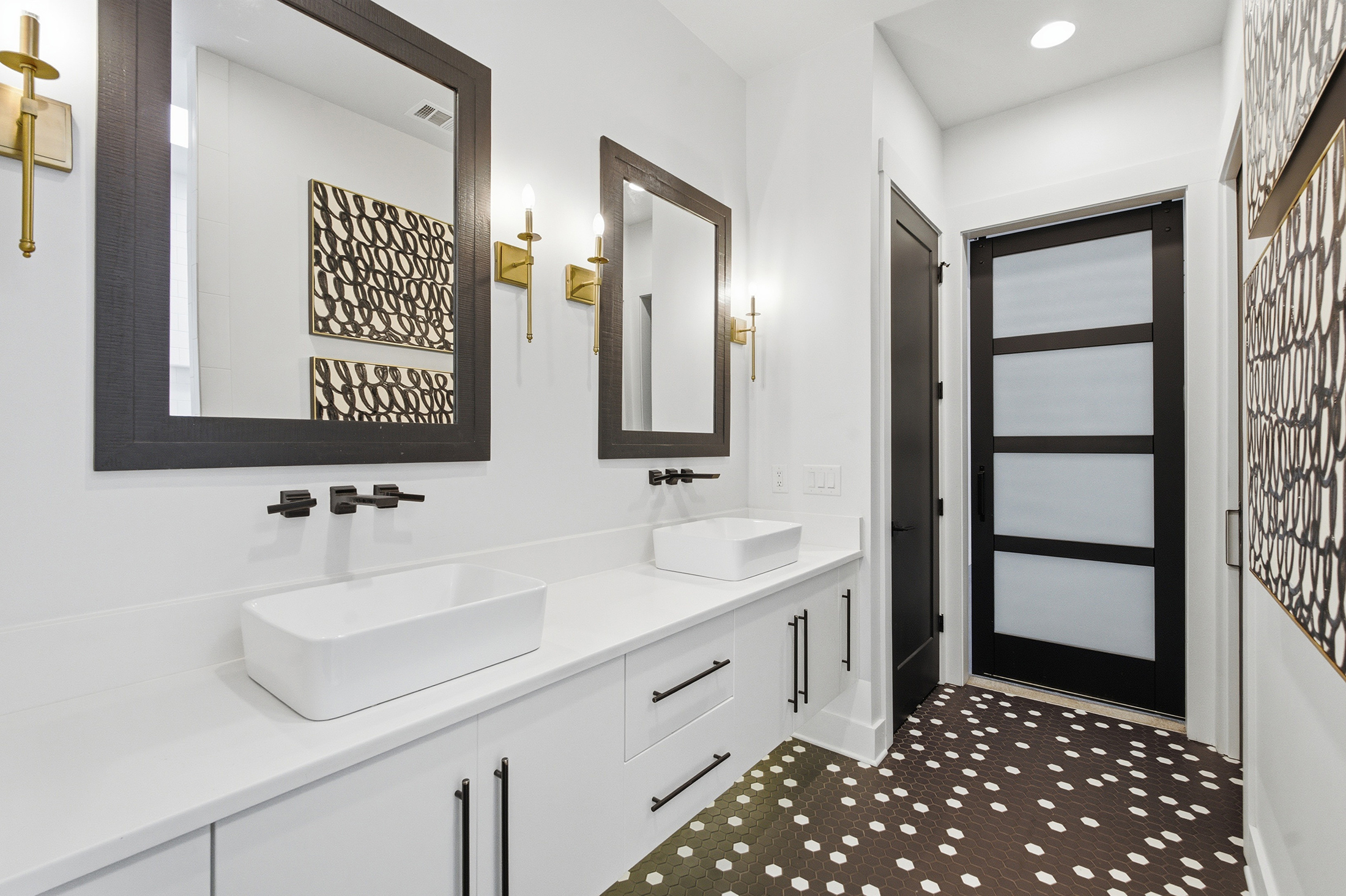  Custom Modern Farmhouse Near Downtown Woodstock - 物件實景