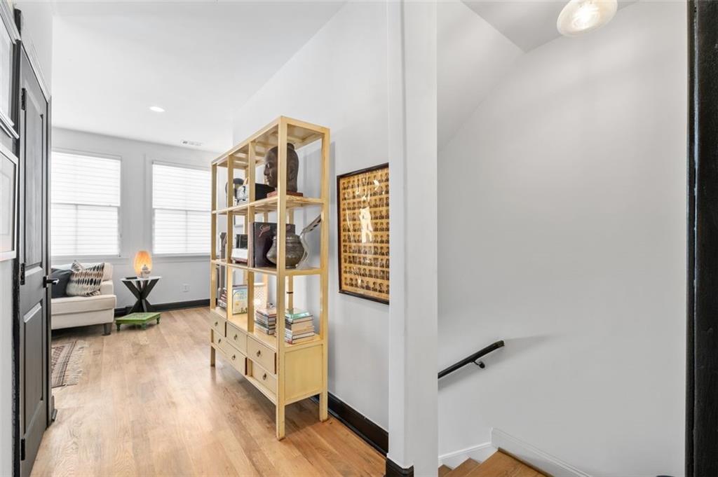 Atlanta, Georgia, 30324, United States, 3 Bedrooms Bedrooms, ,3 BathroomsBathrooms,Residential,For Sale,1948328