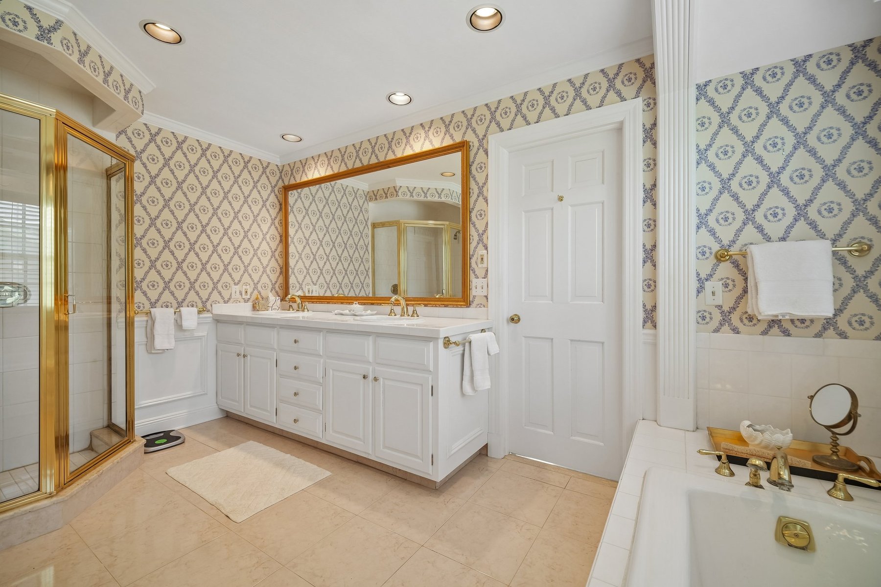 Beautifully Renovated Colonial is a Garden Lover