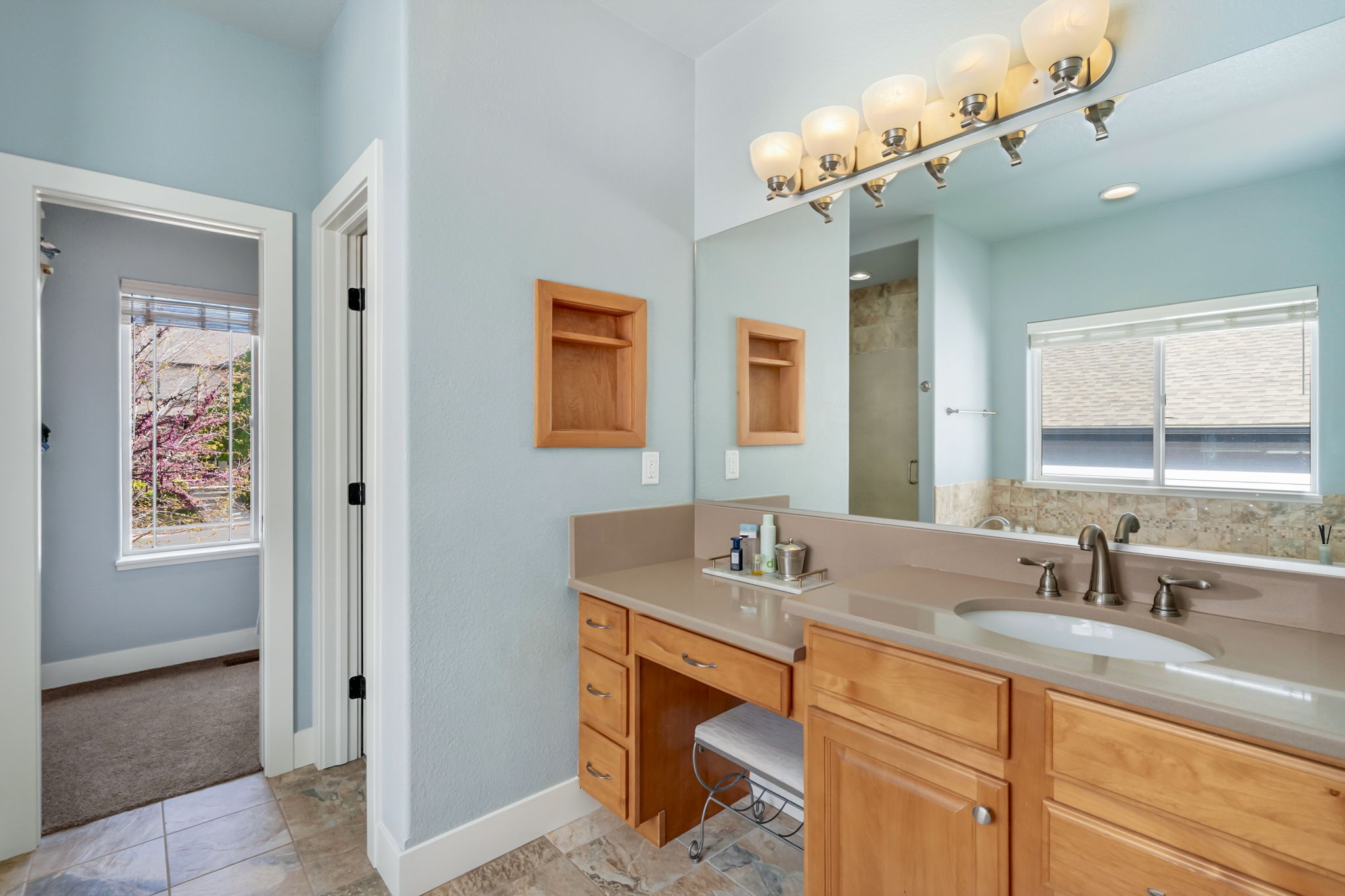  Great 2 Story With Main Floor Master Located Between Raindance and Pelican Lakes - 物件實景
