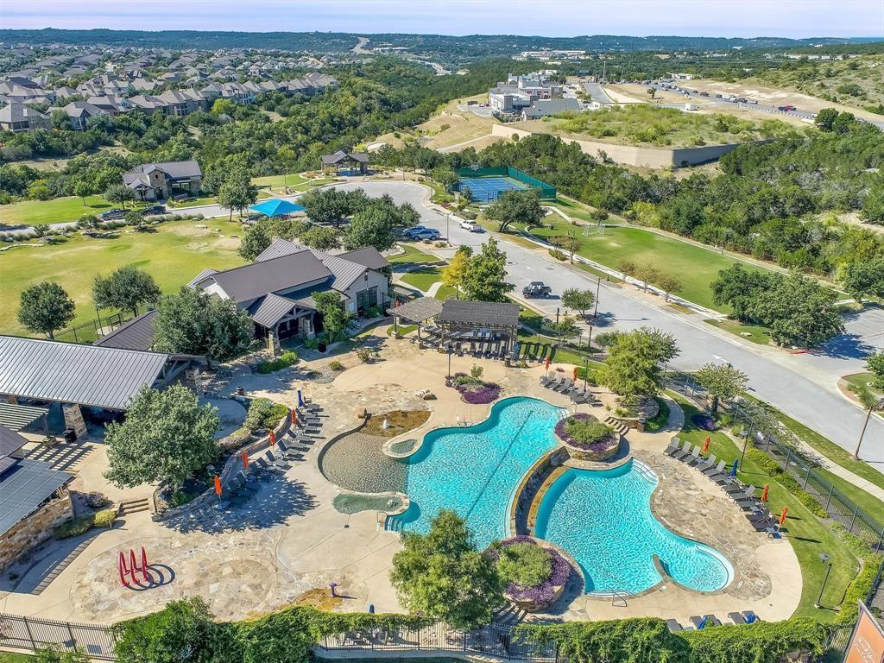  Beautifully Updated on a Prime Greenbelt Lot - 物件實景