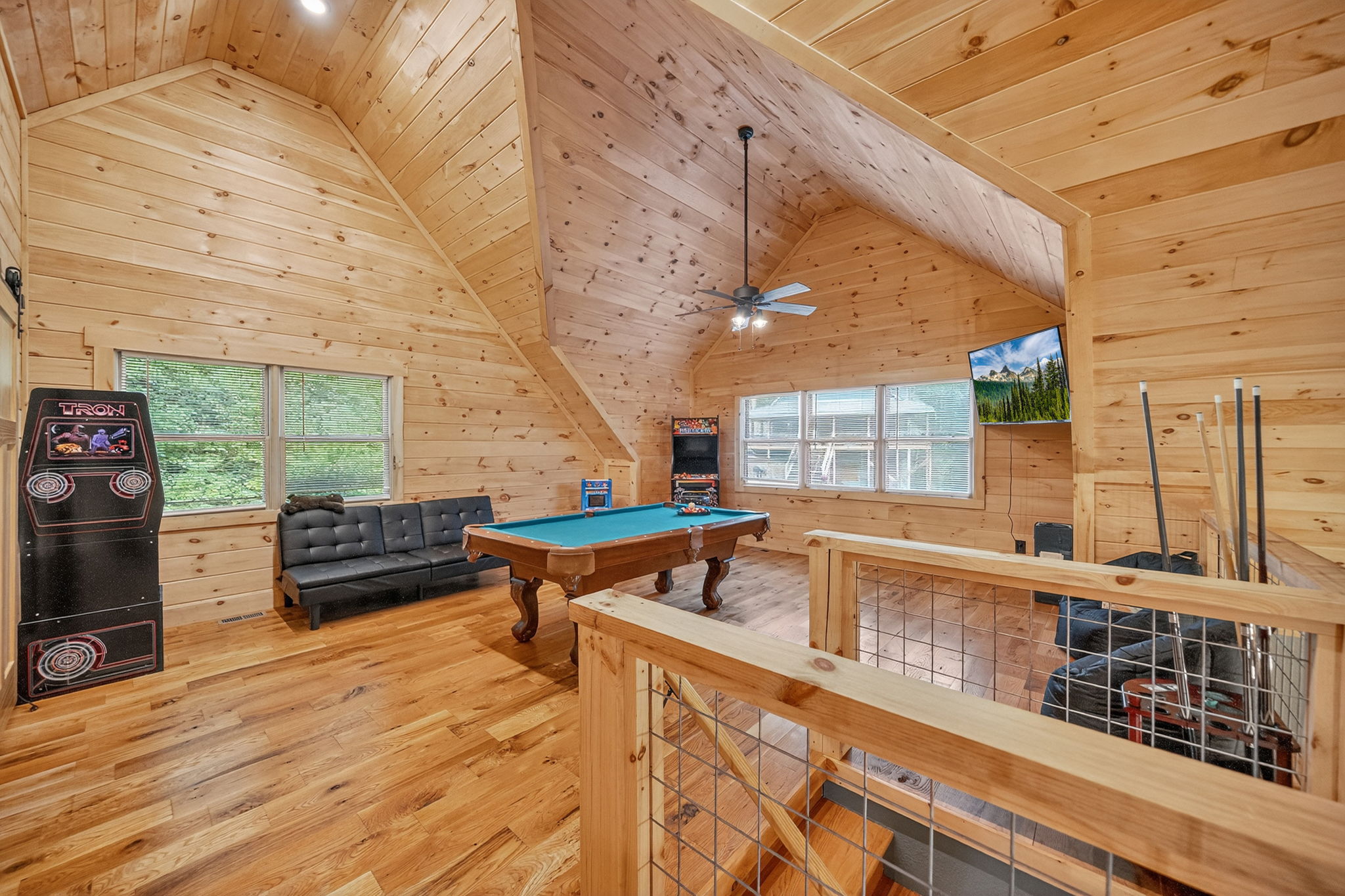 Sevierville, Tennessee, 37862, United States, 4 Bedrooms Bedrooms, ,6 BathroomsBathrooms,Residential,For Sale,1982838