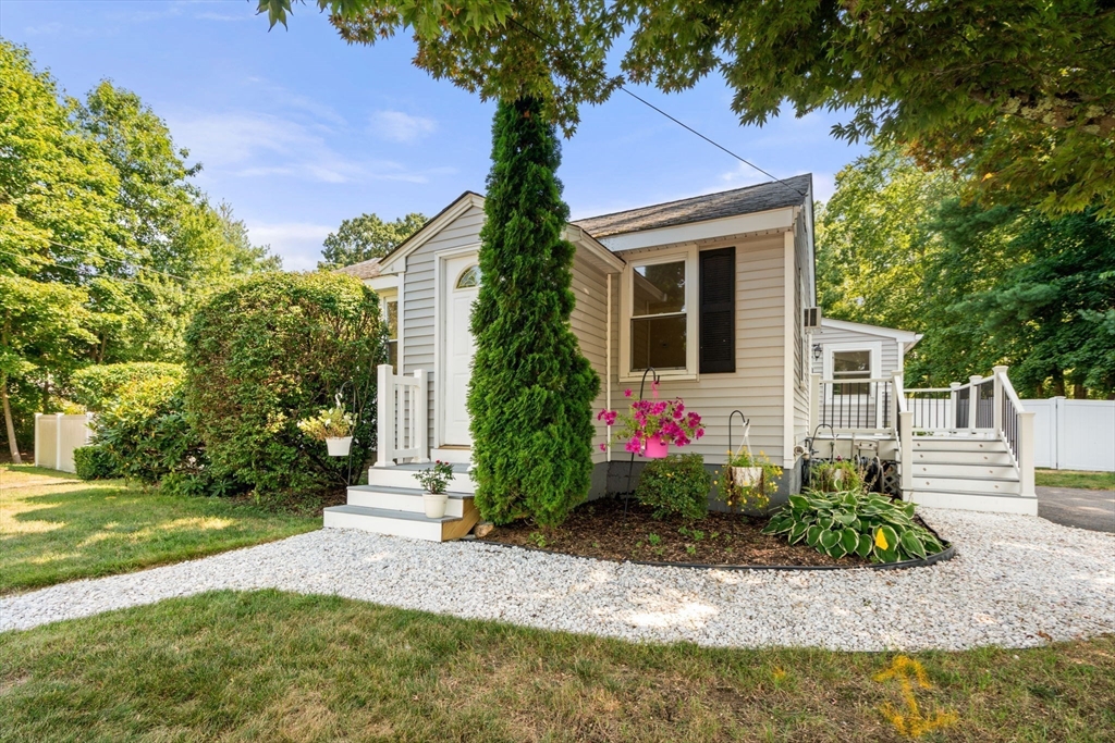 Norton, Massachusetts, 02766, United States, 3 Bedrooms Bedrooms, ,2 BathroomsBathrooms,Residential,For Sale,1925420