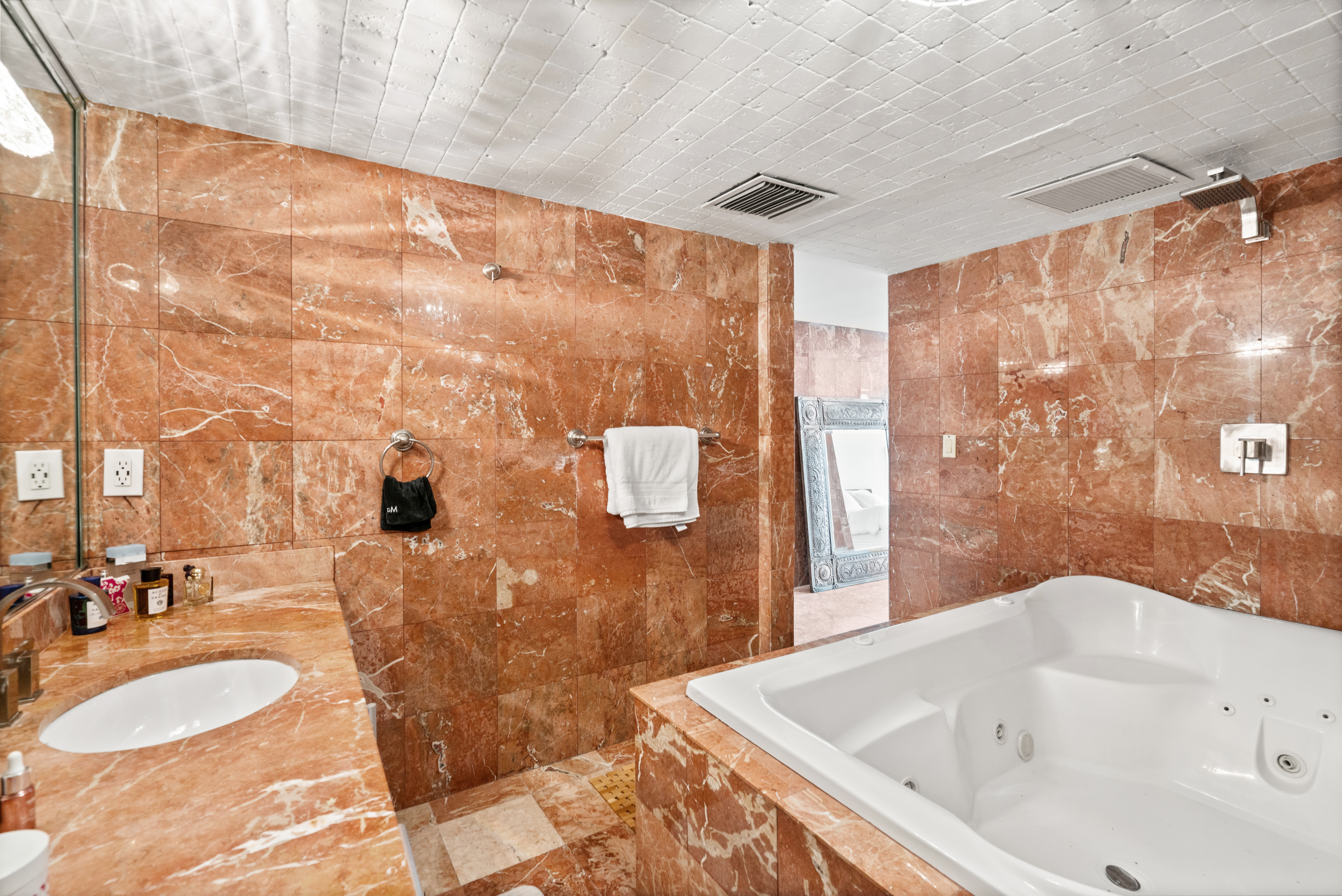  905 Brickell Bay Dr, Miami, FL, 33131 - 物件實景