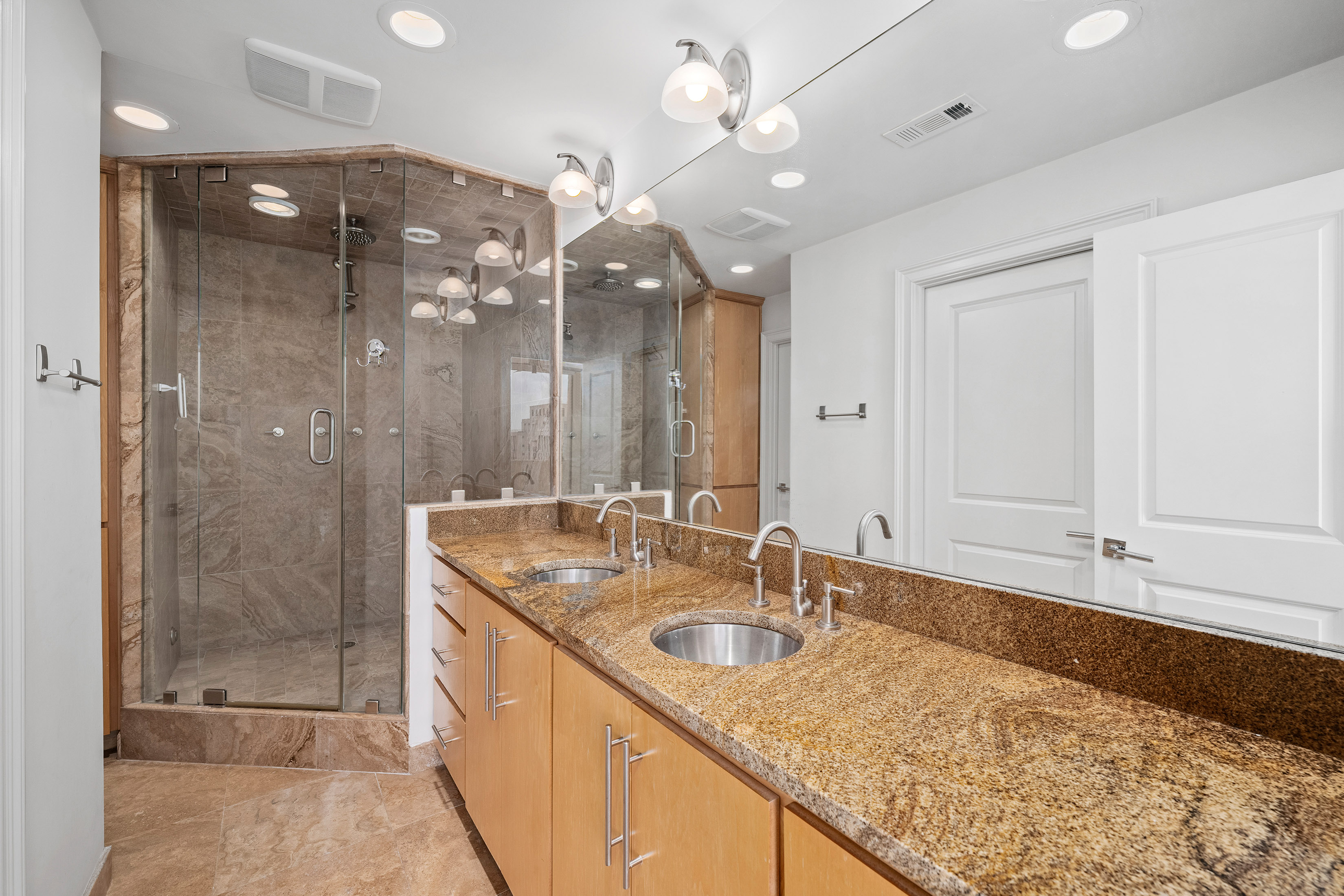  Fully Renovated Residence with Stunning Skyline Views - 物件實景